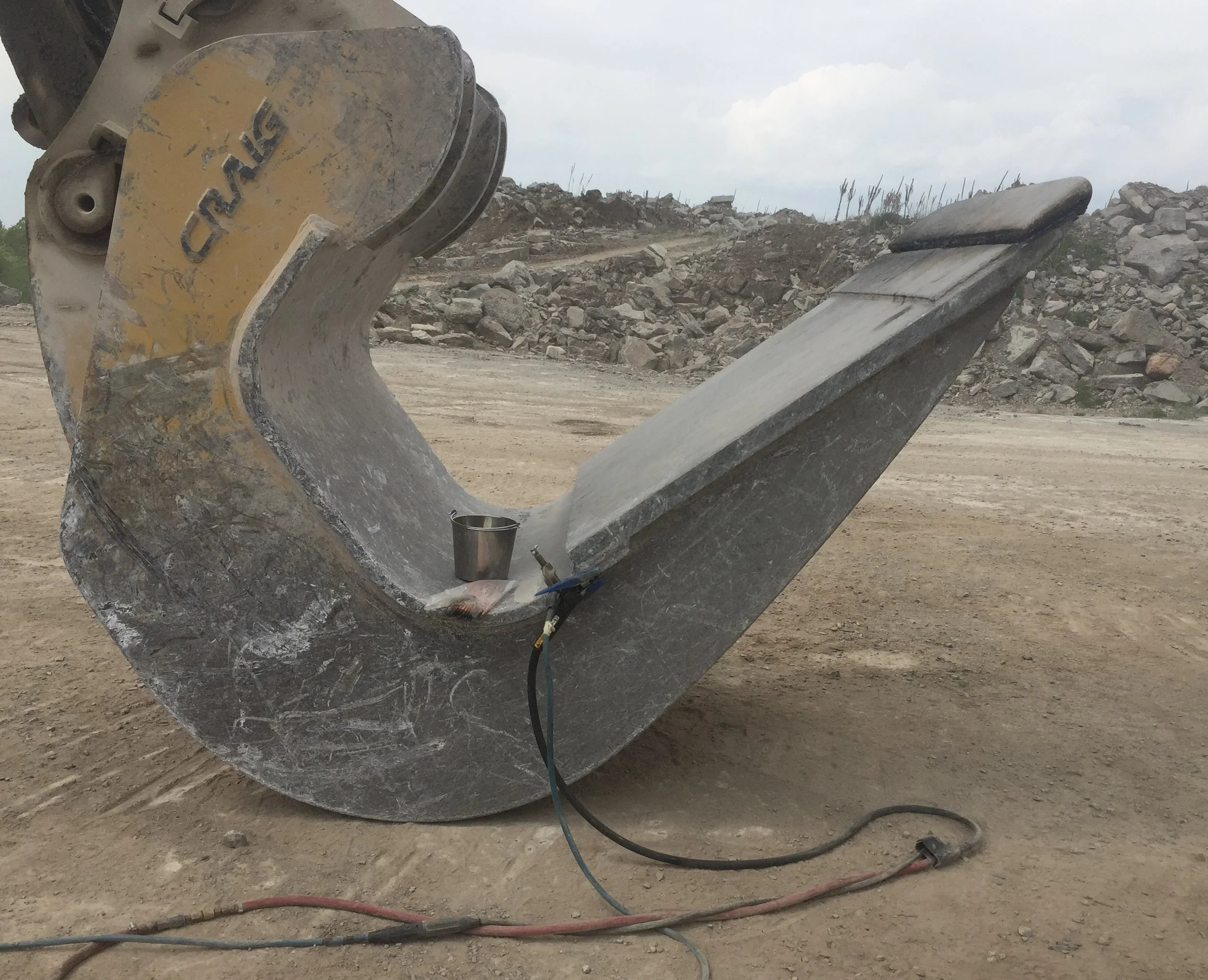 Heavy equipment repair, Caterpillar 390 slab bucket cutting edge removal.