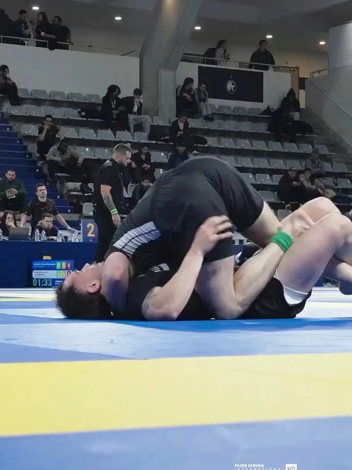 Le champion de France @nfilipponi d&eacute;barque chez @clinch_paris pour un stage d&eacute;di&eacute; &agrave; l&rsquo;une de ses sp&eacute;cialit&eacute;s : les leg locks !

Entre les r&egrave;gles de l&rsquo;IBJJF et celles du MMA amateur, il n&rs