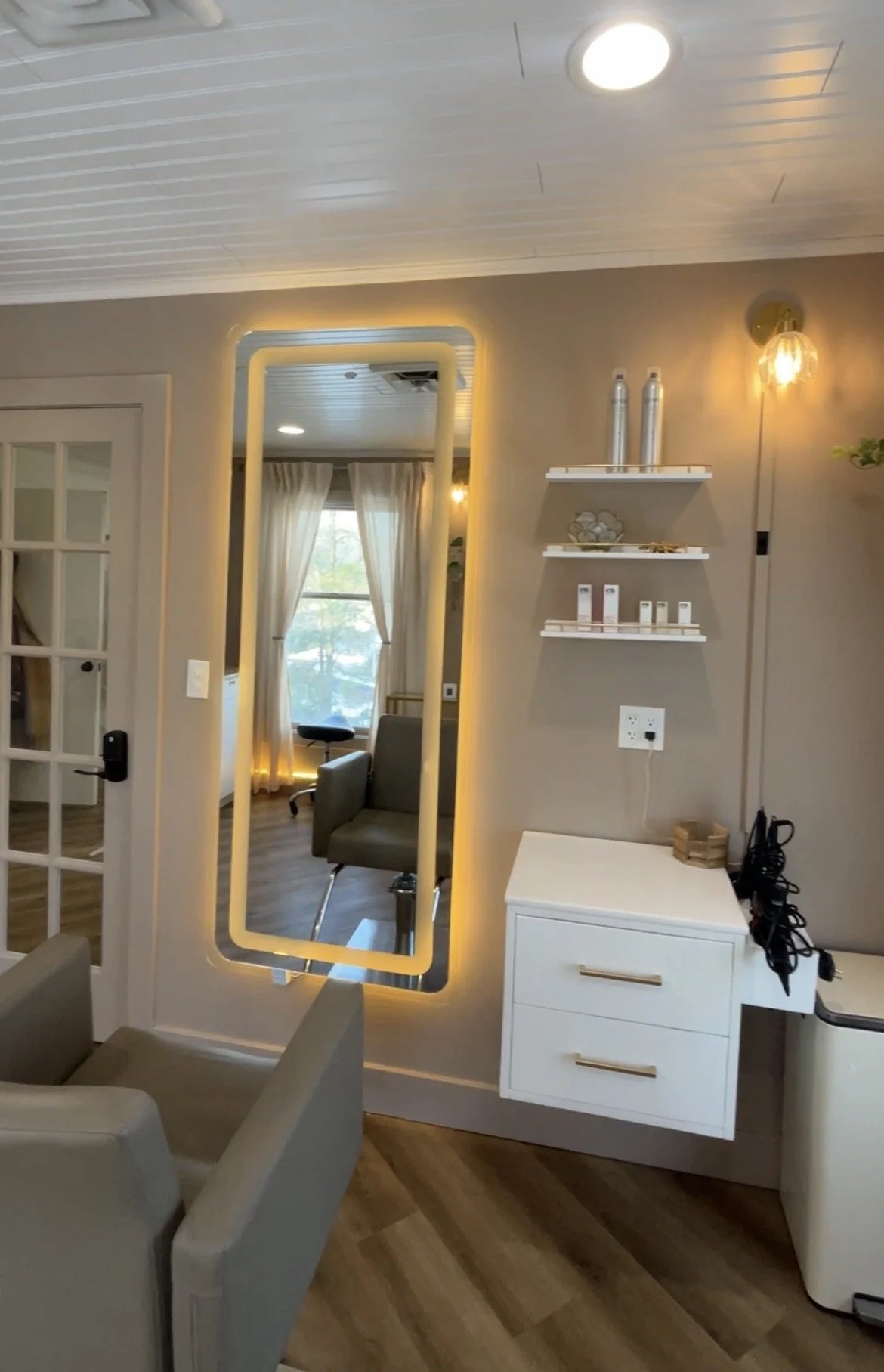 Avon ct high end salon Avon ct salon best of ct Connecticut hair salon blonde highlights old money highlights balayage experts ombre hair color trends