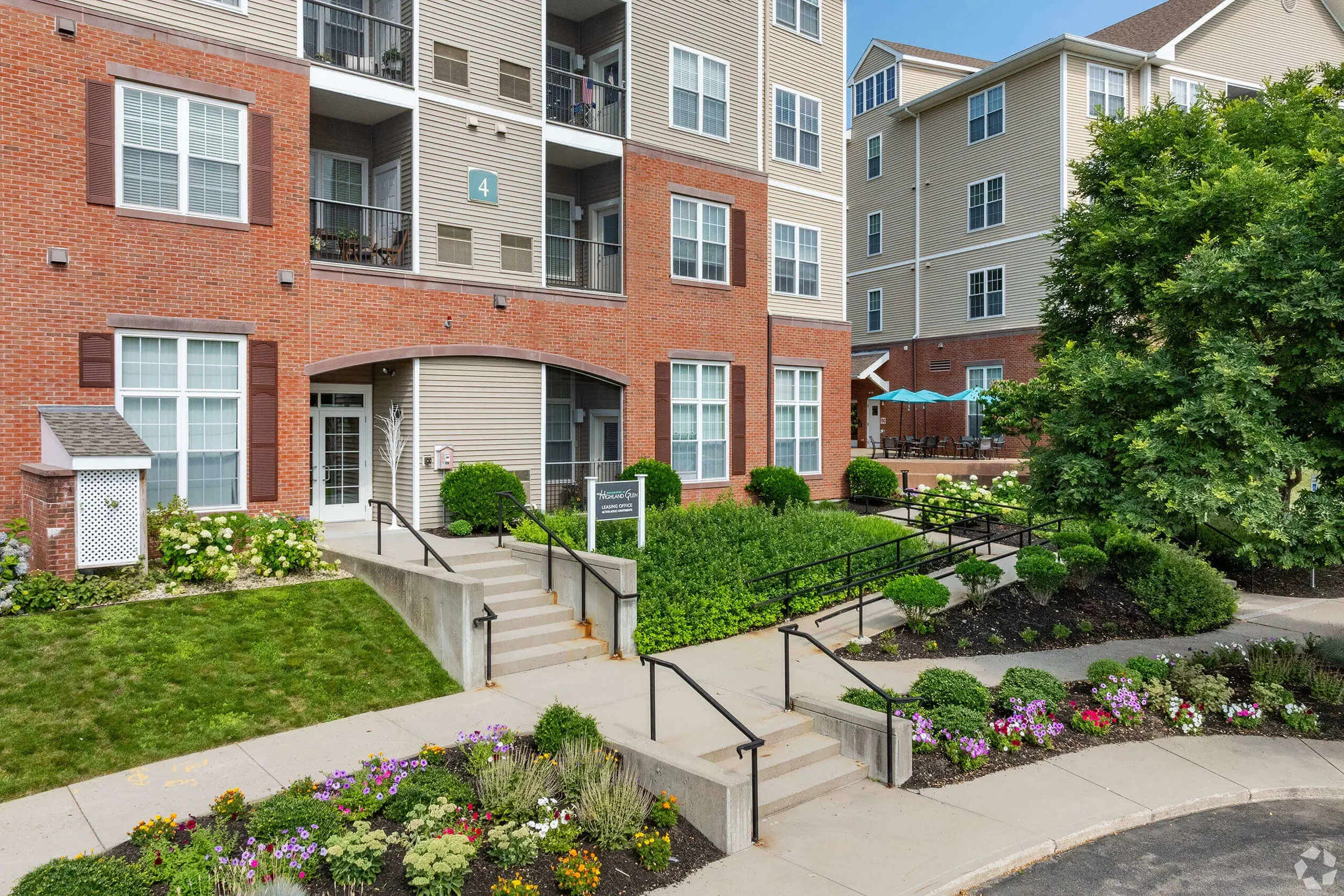 Residence at Highland Glenn - 4.webp