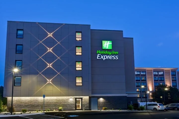 Holiday Inn Express (Boston, MA) - 1.jpeg