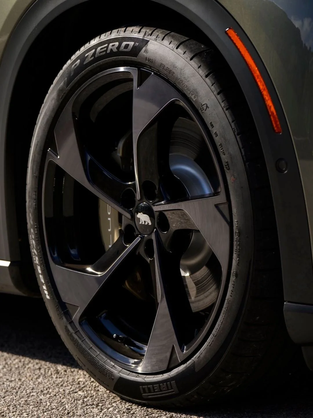 Lucid tires img 03, generic.
