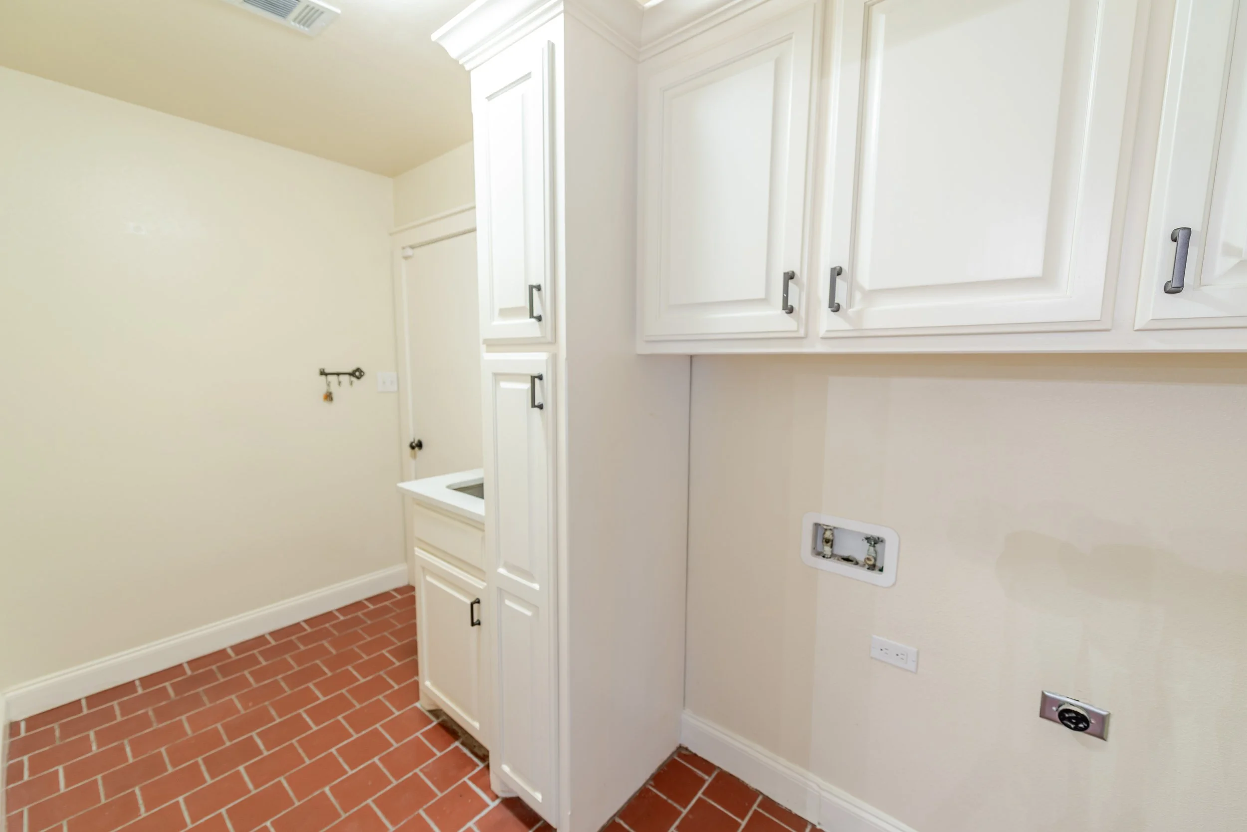 1010 Willliams St-32.jpg