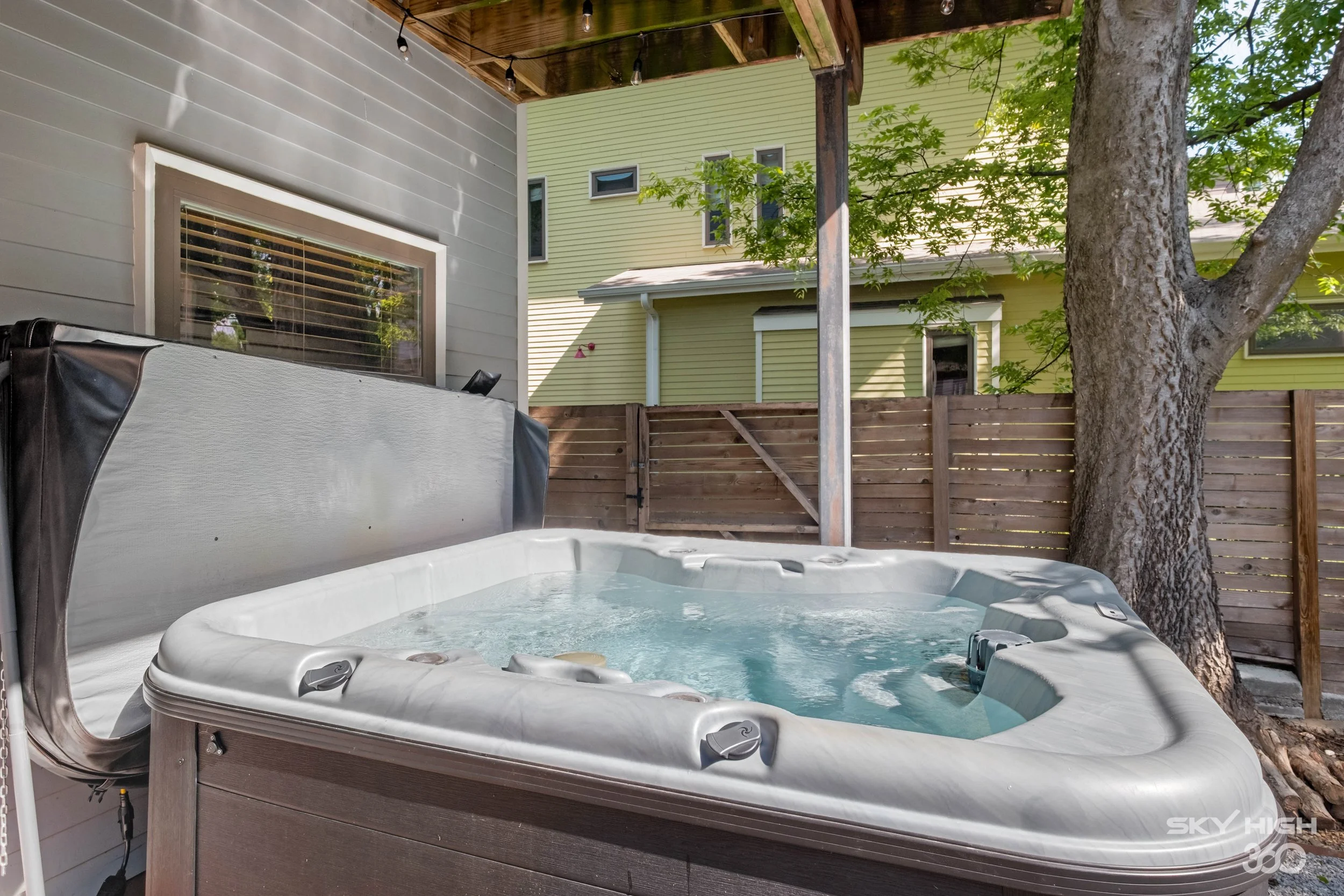 Modern-Hog-Pad-Backyard-04.jpg