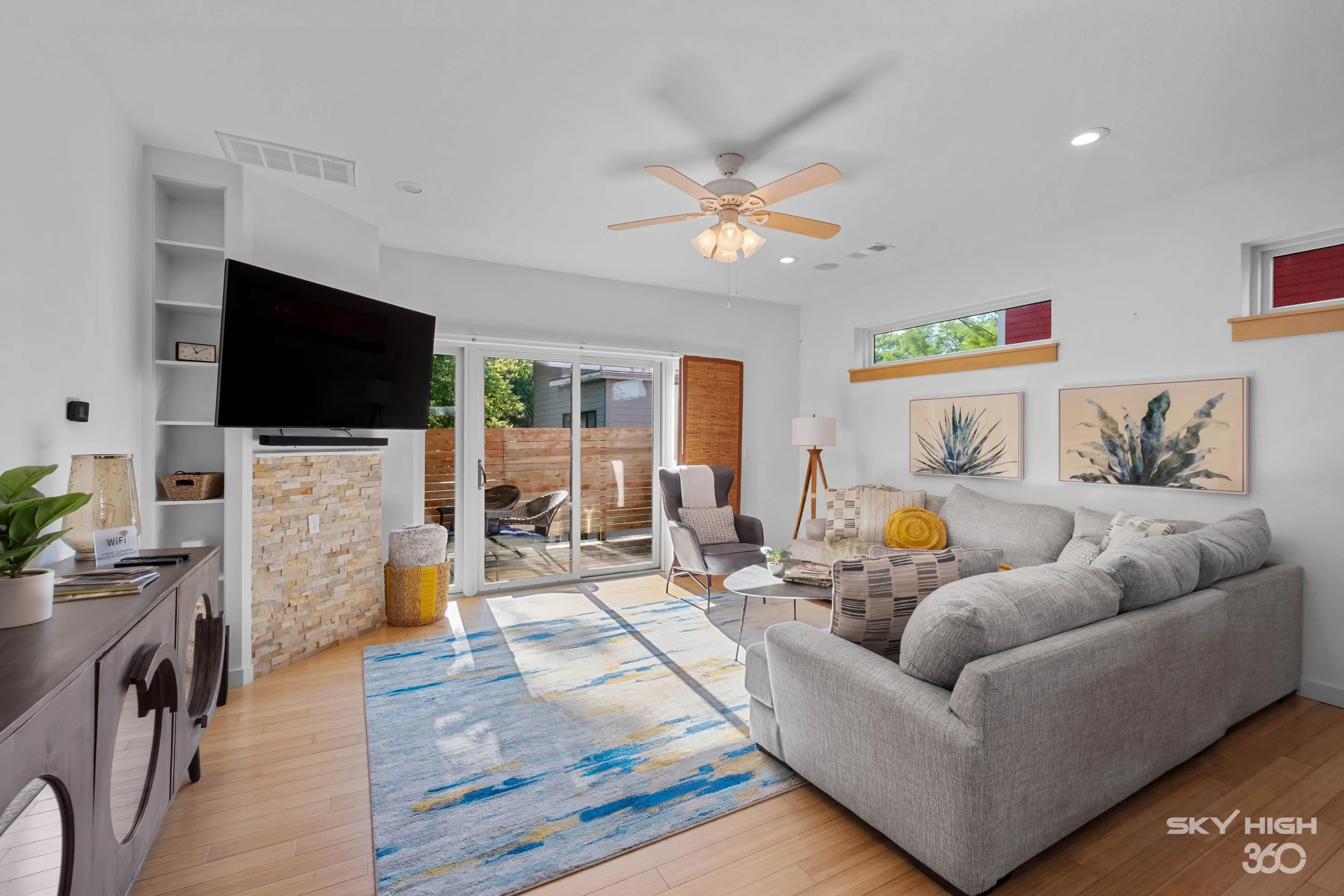 Modern-Hog-Pad-LivingRoom-02.jpg
