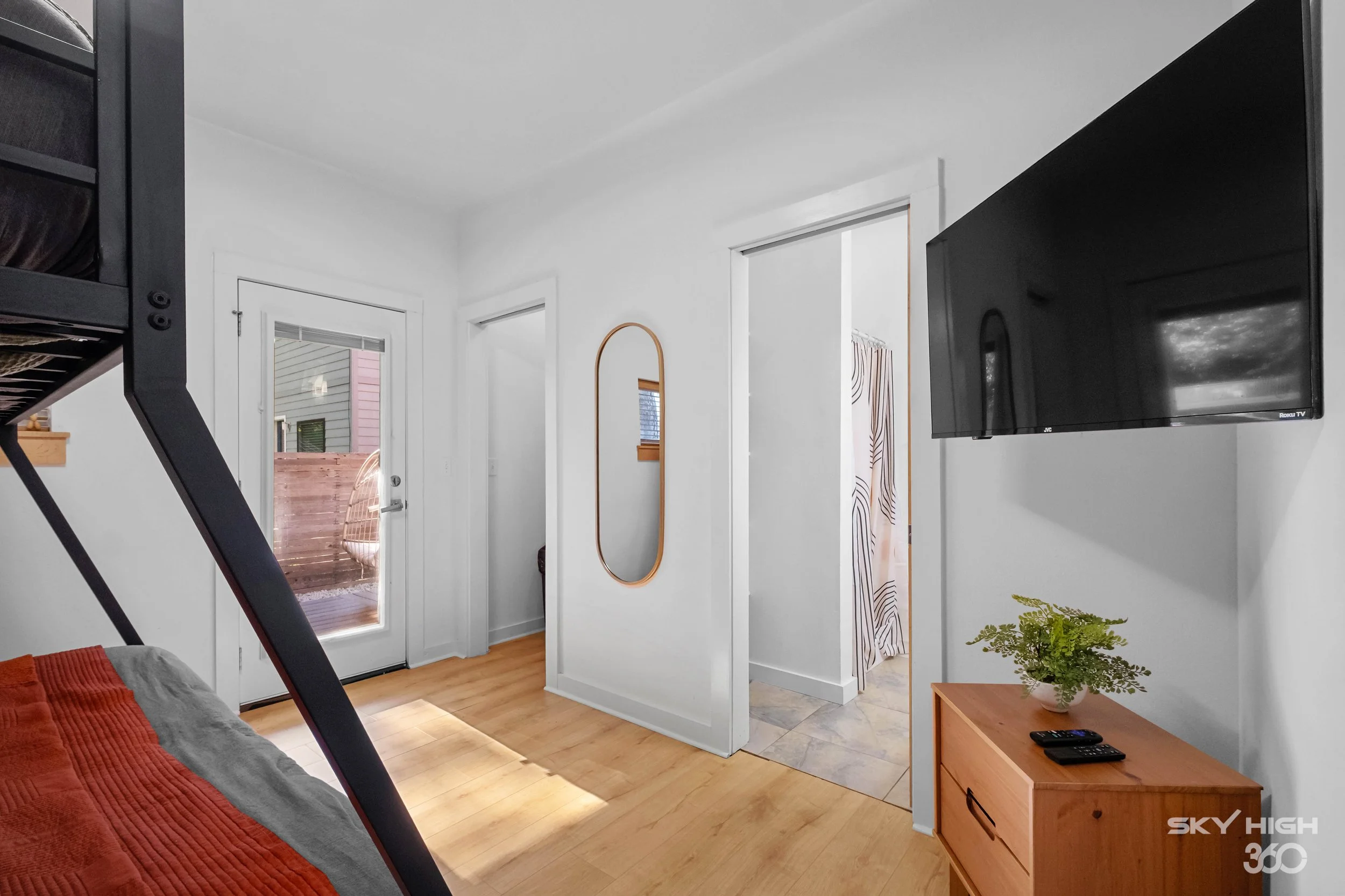 Modern-Hog-Pad-GroundFloorBedroom-02.jpg