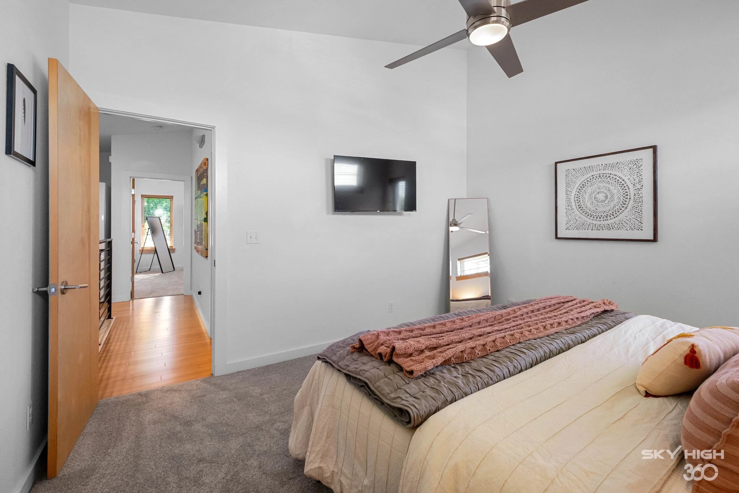 Modern-Hog-Pad-SecondBedroom-02.jpg