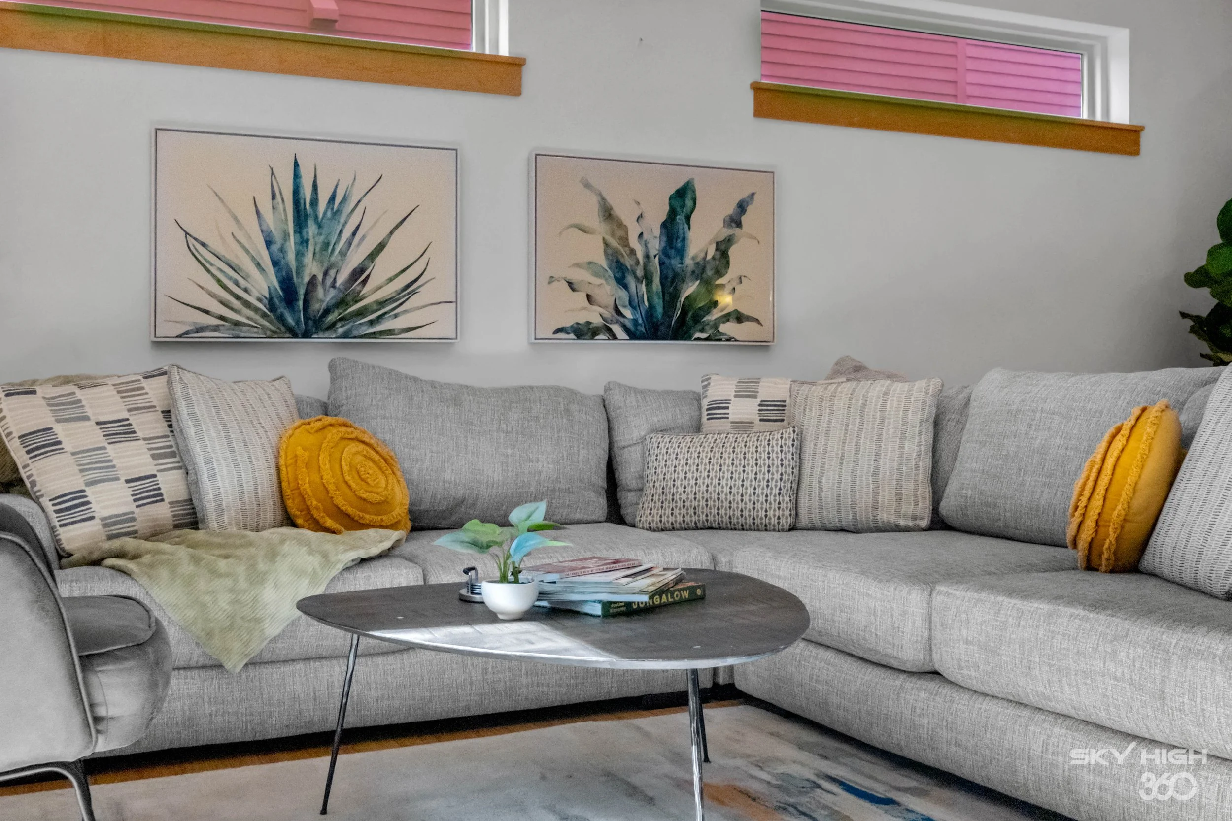 Modern-Hog-Pad-LivingRoom-04.jpg