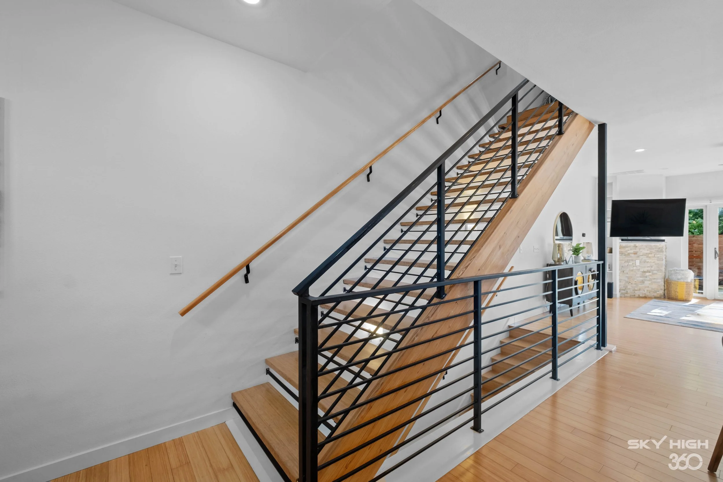 Modern-Hog-Pad-Stairs.jpg