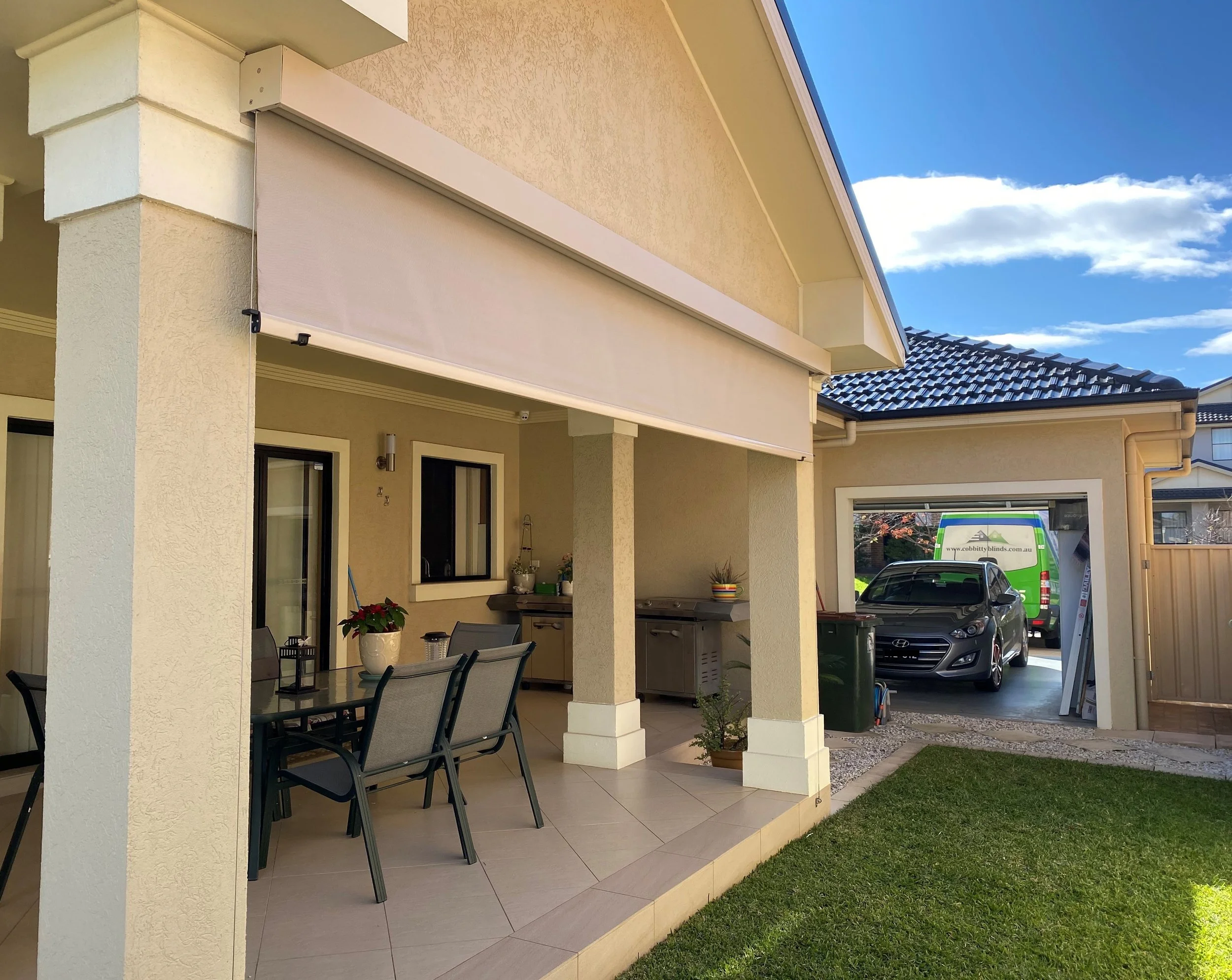 Wire guide blinds in outdoor entertaining area