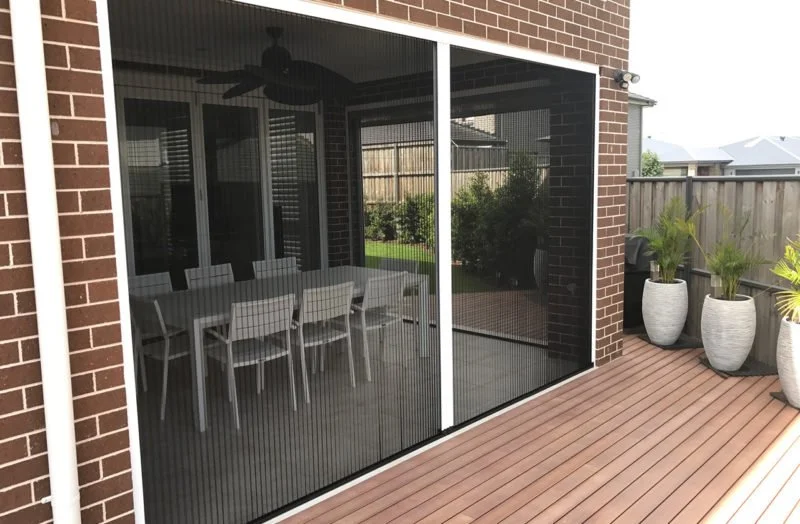Pleated Retractable Screen for cross ventilation and easy operation