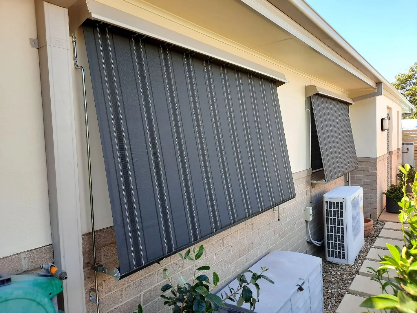 Automatic awnings with over 150 fabrics to choose from
