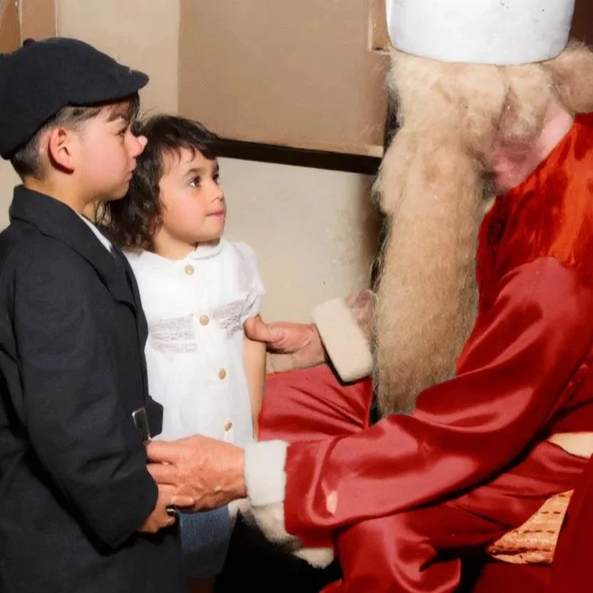 Terry+Raewyn+and+Santa.jpg