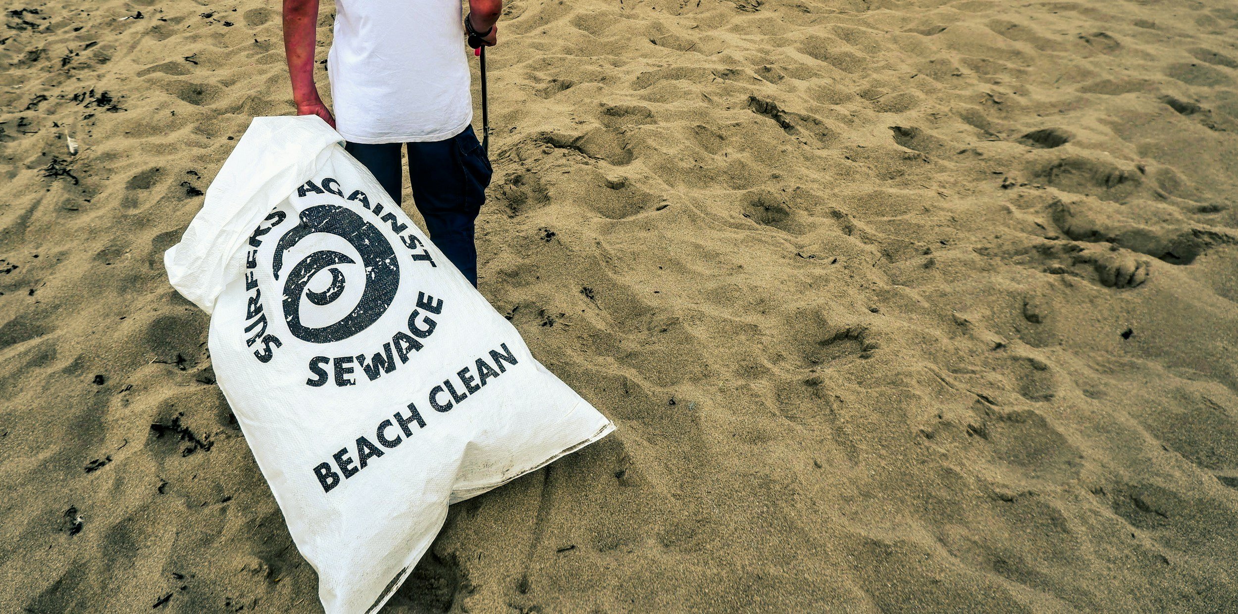 Beach Cleaning and BBQビーチクリーンとバーベキュー