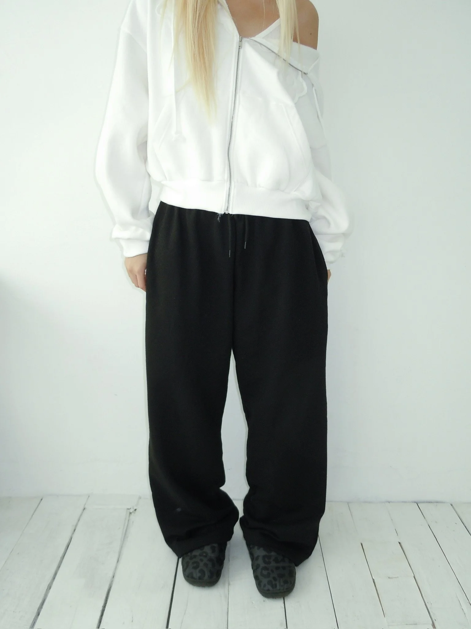 Baily wide sweat pants 14.JPG