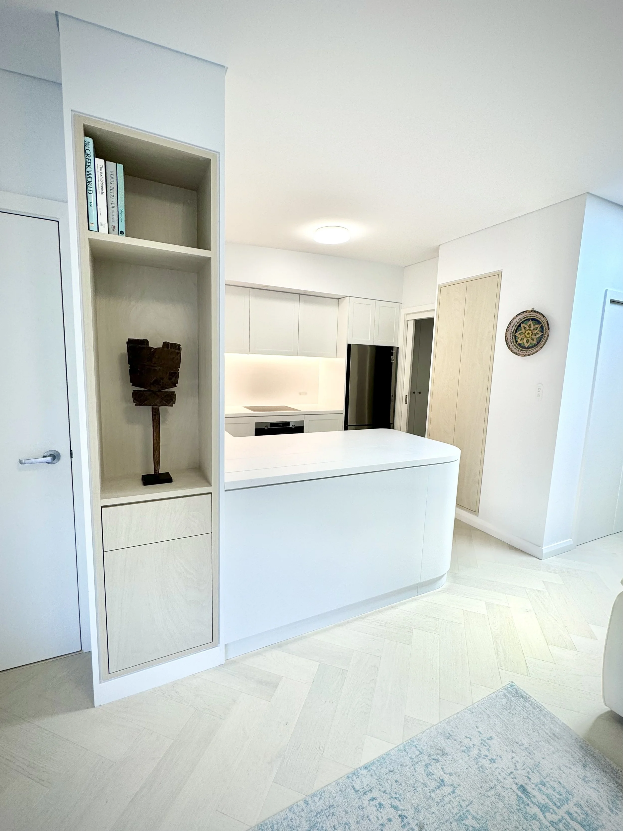 White, kitchen, curved bench, corian, timber veneer