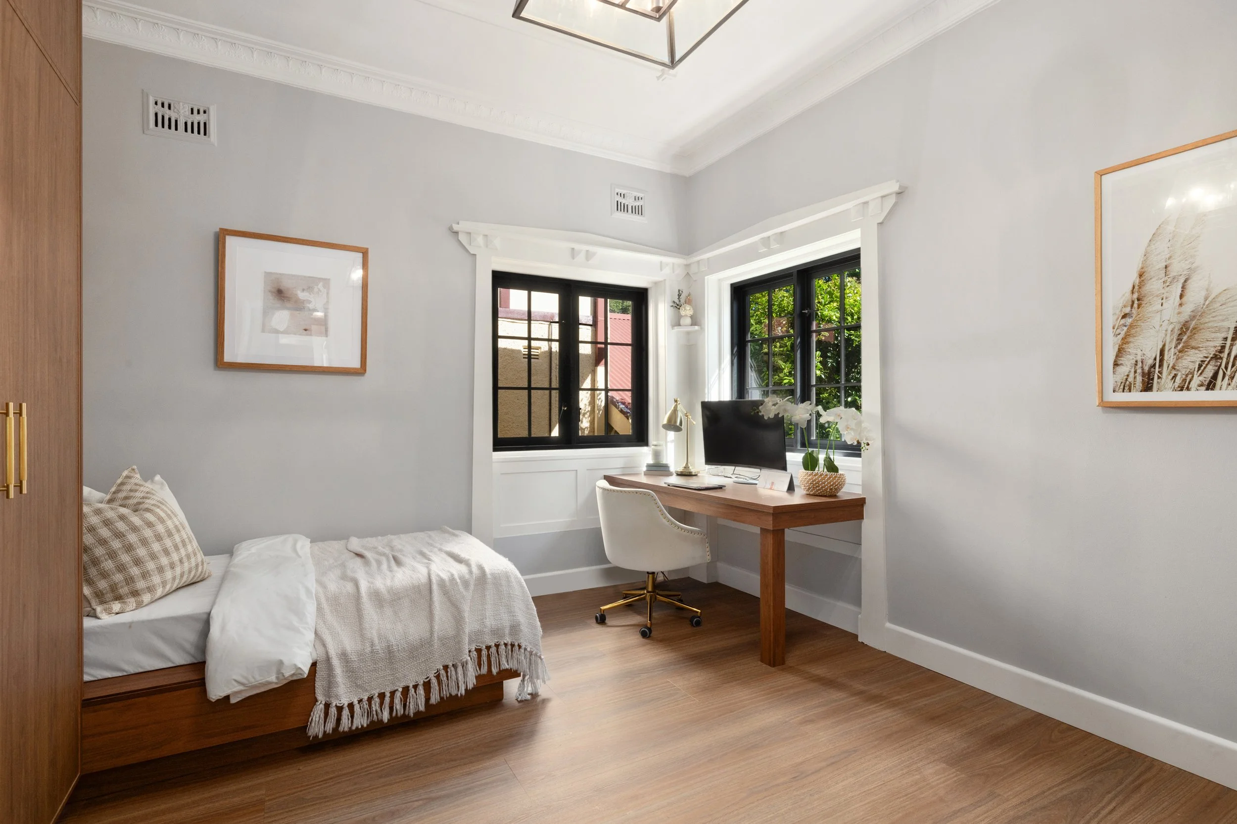 Home office, daybed, reading nook