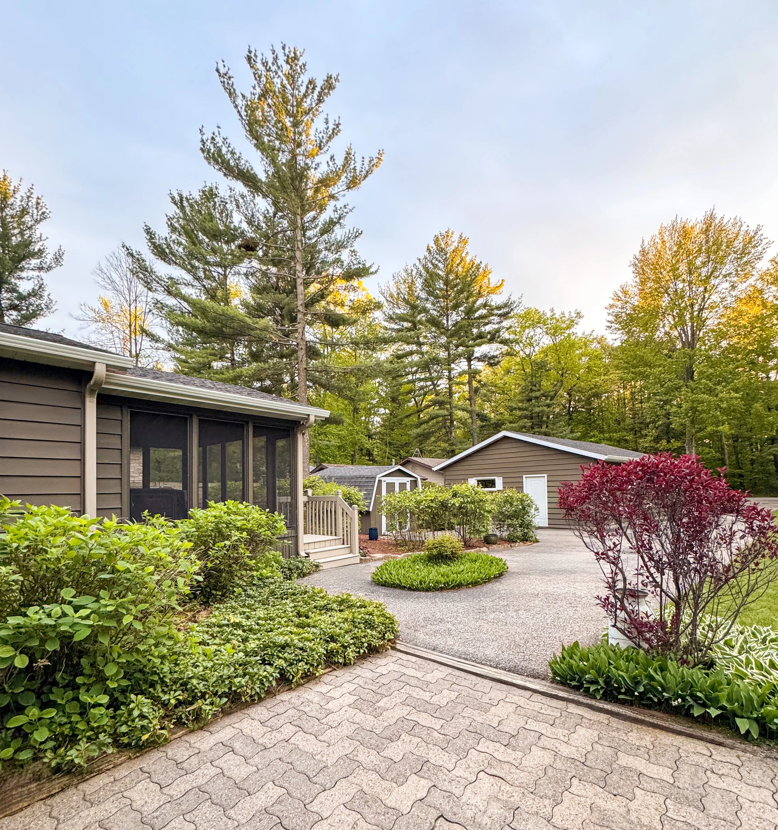 202347 Dubay Drive Exterior-05.jpg