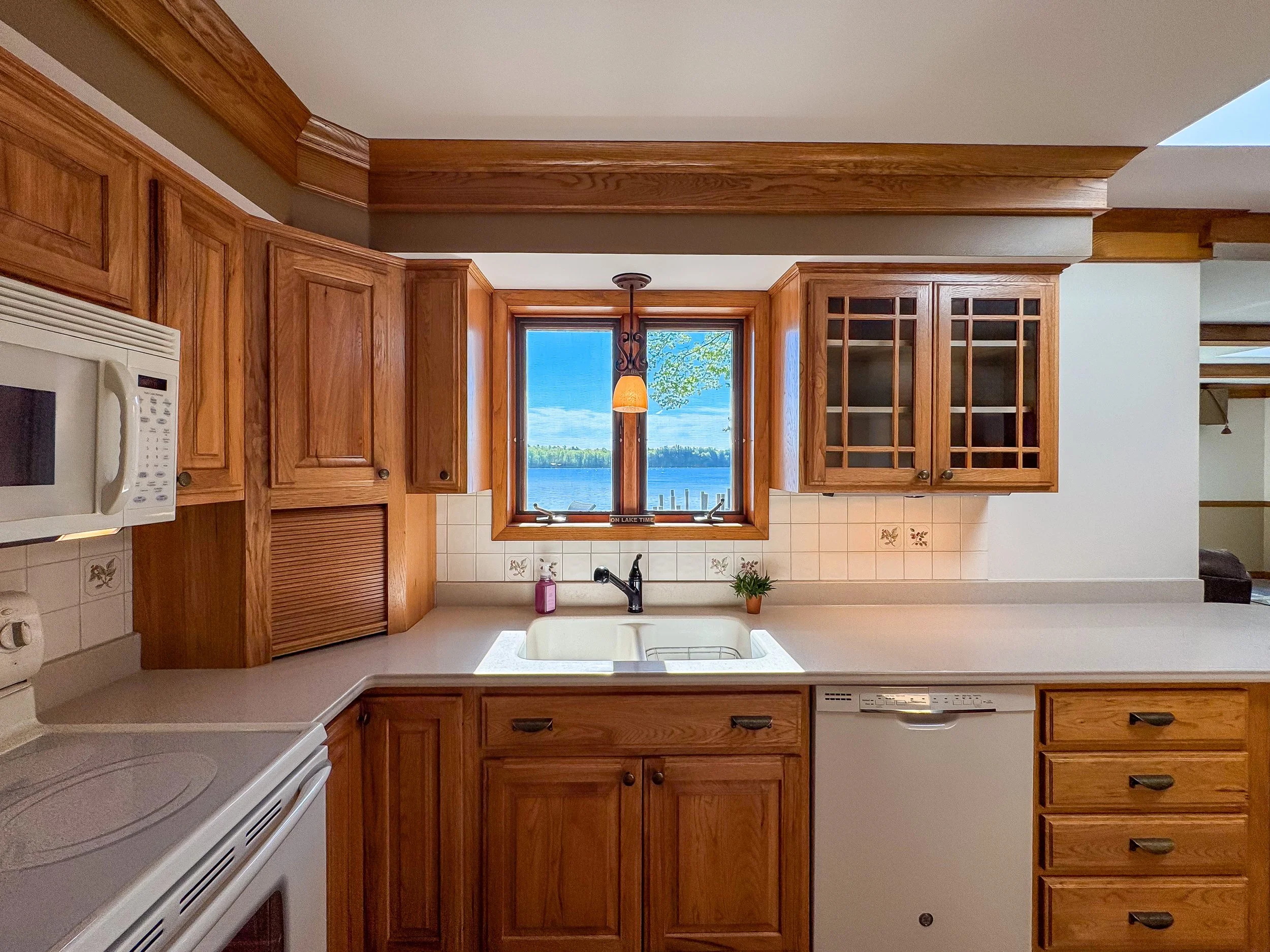 202347 Dubay Drive Kitchen.jpg