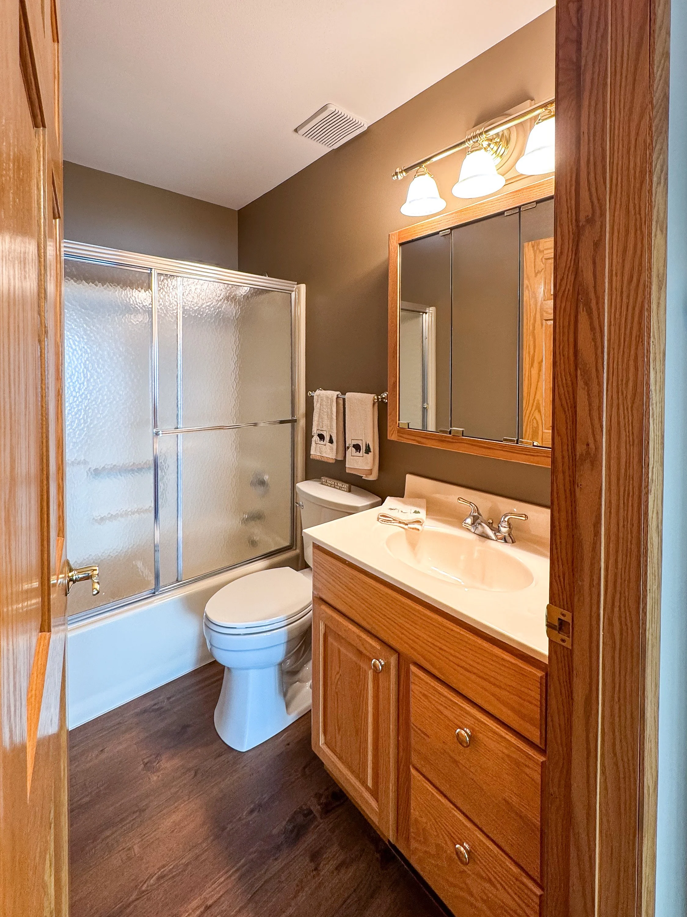 202347 Dubay Drive Main Bathroom.jpg