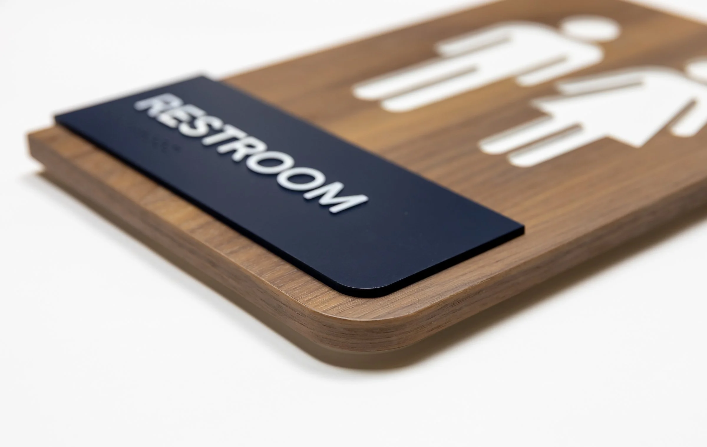 Edgebanding around the wood backer return creates a clean, finished edge, adding a subtle crafted detail that highlights the warmth of the material.