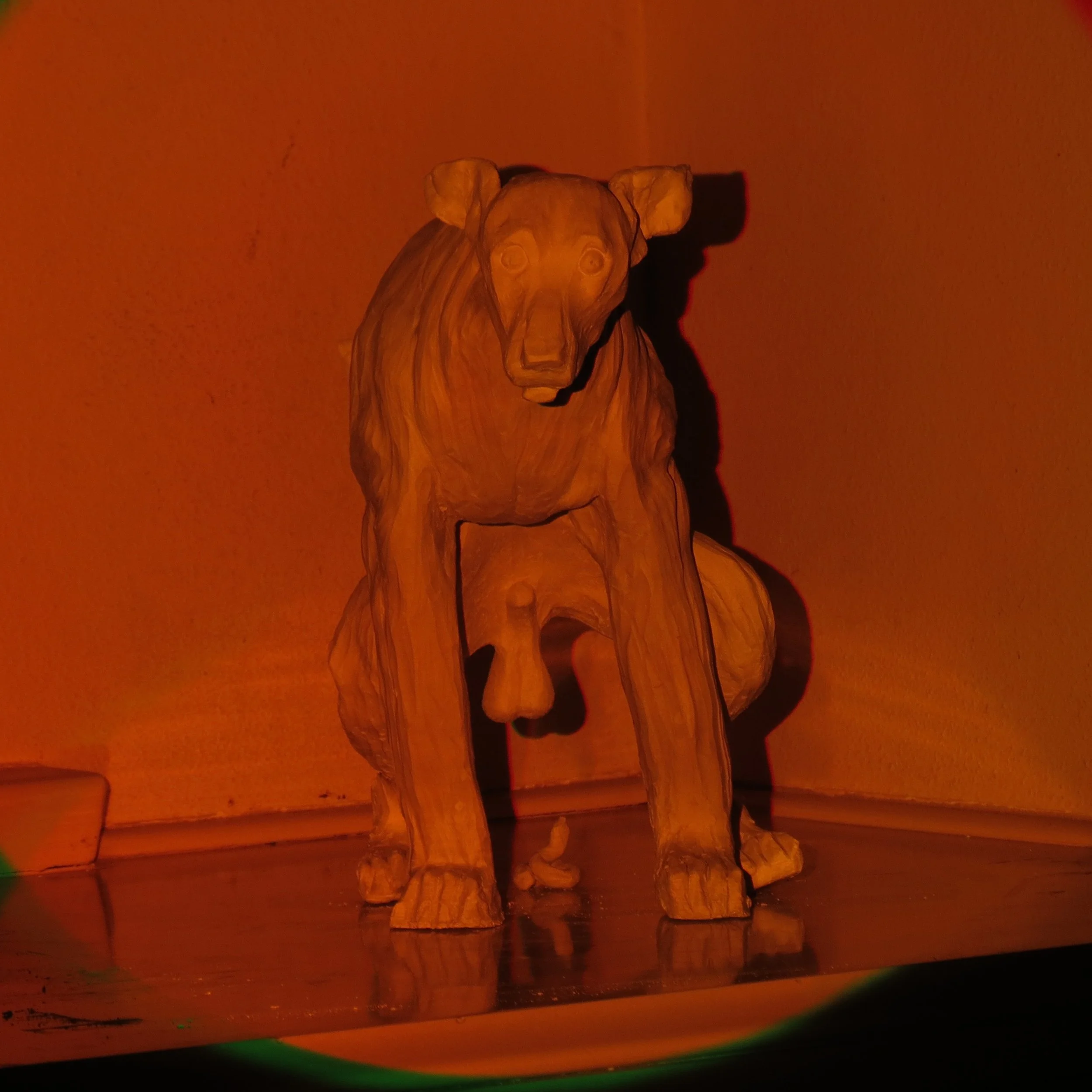 /small-sculptures/greyhoundpotty