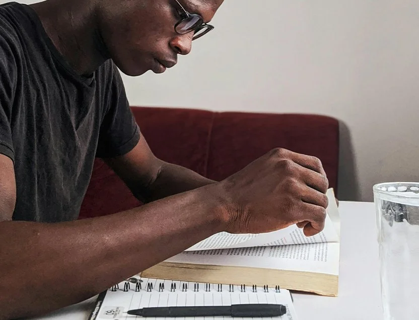 Des exercices et les avantages psychologiques et biologiques du journaling