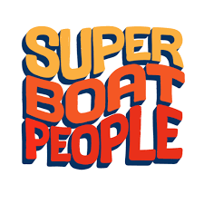 Logo avec le texte 'Super Boat People' en lettres épaisses et colorées.