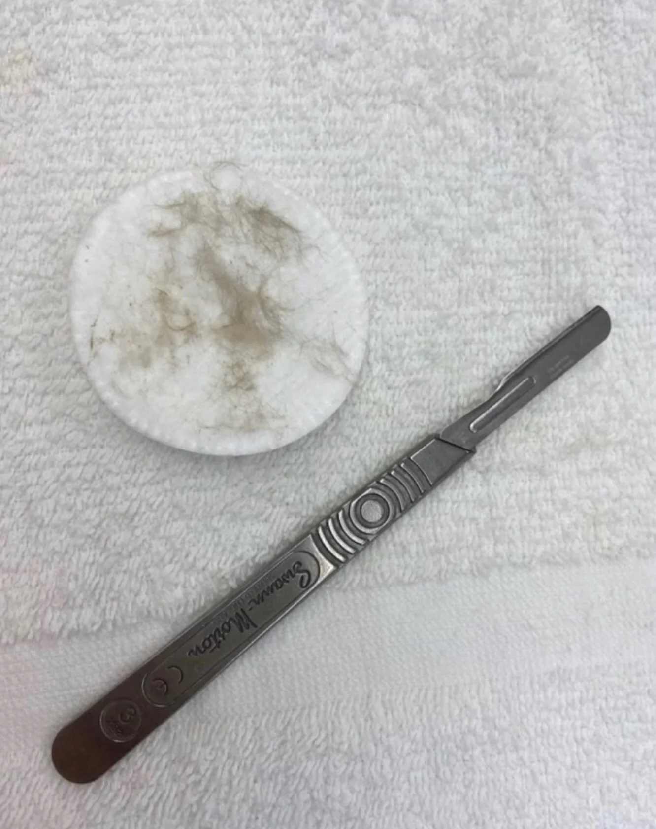 SILK 🤍

A ritual of gentle renewal.

Created for skin that feels dull, textured, or simply in need of a little refresh, SILK is a gentle dermaplaning ritual designed to leave the skin feeling beautifully smooth, soft and luminous.

Using a precise d