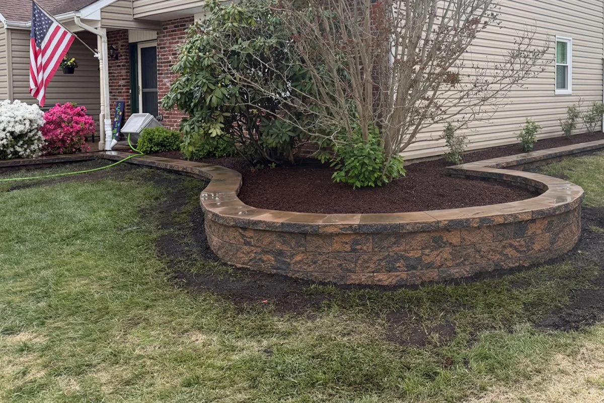 175 linear feet of curved Cambridge Matrix retaining wall in Toffee Onyx installed for a front yard garden bed in Sewell, NJ.