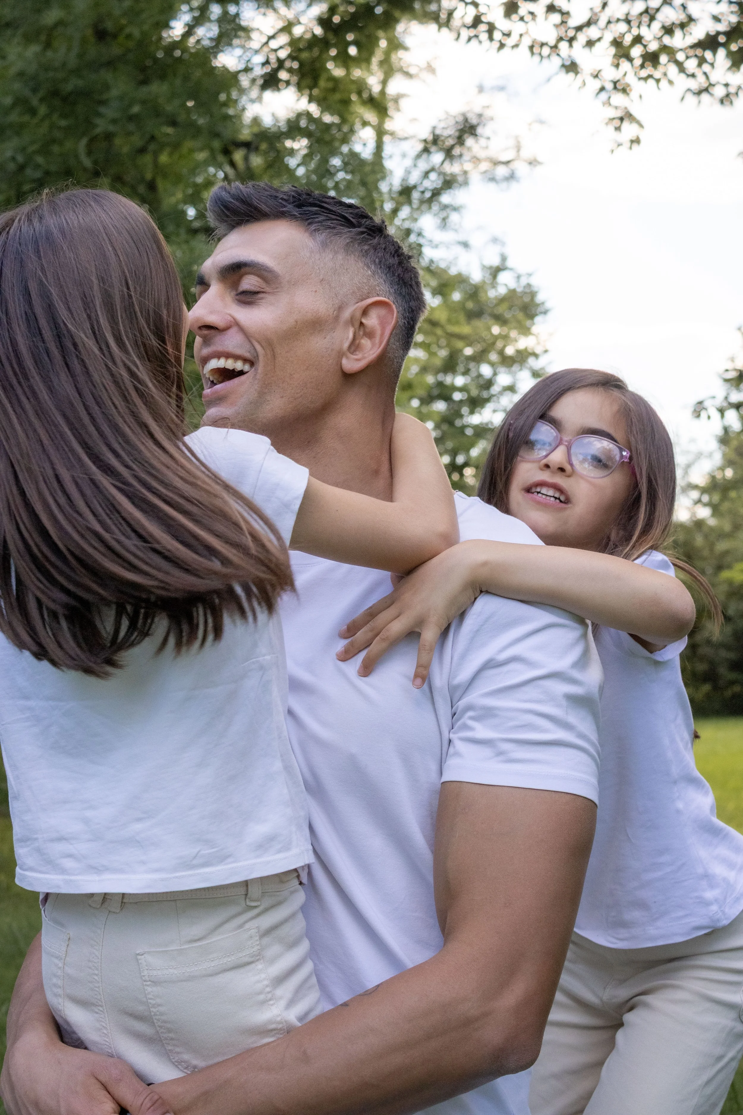 Foto famiglia. papà e figlie in provincia di Treviso