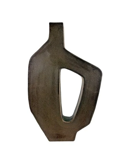  [ 8 ]  
19.5 x 12 x 3 
stoneware 
$380