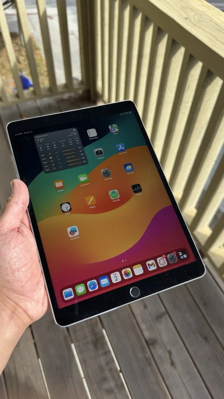 ipad pro hand front.webp
