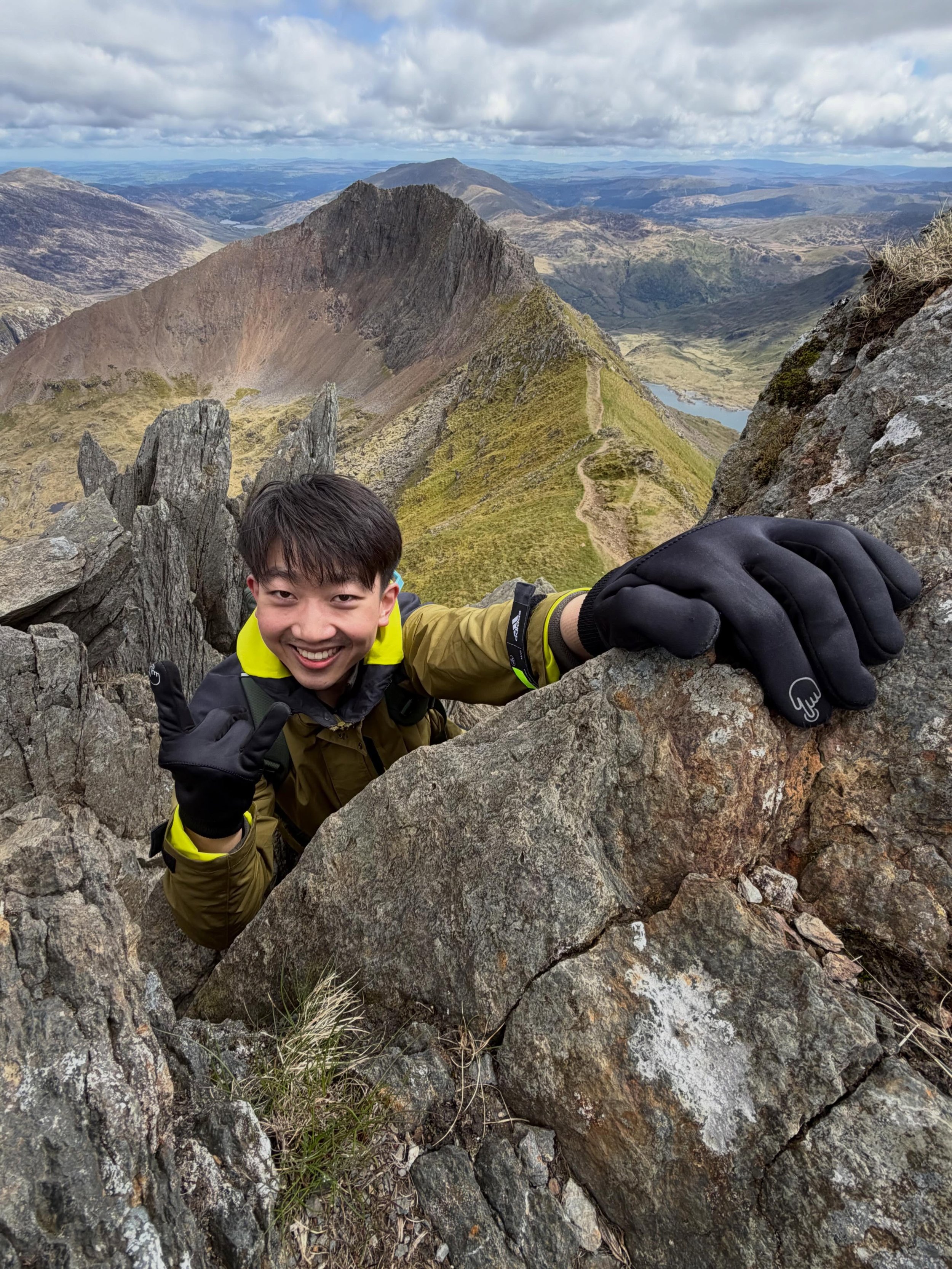 A great day of maximum psych guiding William over Crib Goch. A surprisingly empty summit on Yr Wyddfa too. I don&rsquo;t think I&rsquo;ve been to the summit cairn since 2022! 

#scrambling #mountaineering #cribgoch #yrwyddfa #snowdon
