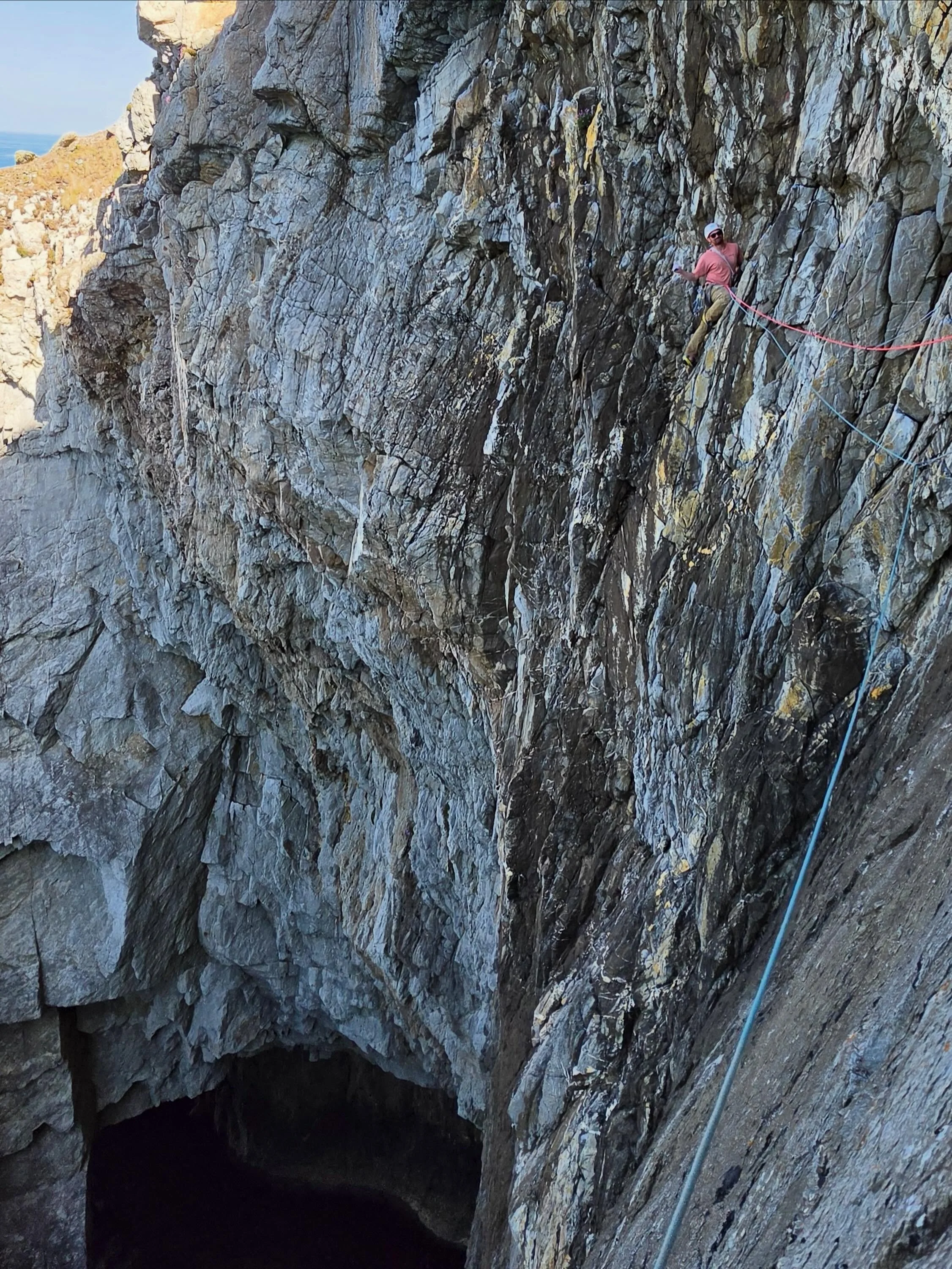 A dream gig with @matttoal_ 

Another lap of Ed Drummonds iconic traverse of Wen Zawn. Ace. 

We&rsquo;ve got space for more private guiding for bucket list routes, get in touch to book yourself in and tick off some life goal climbs. 

#rockclimbing 