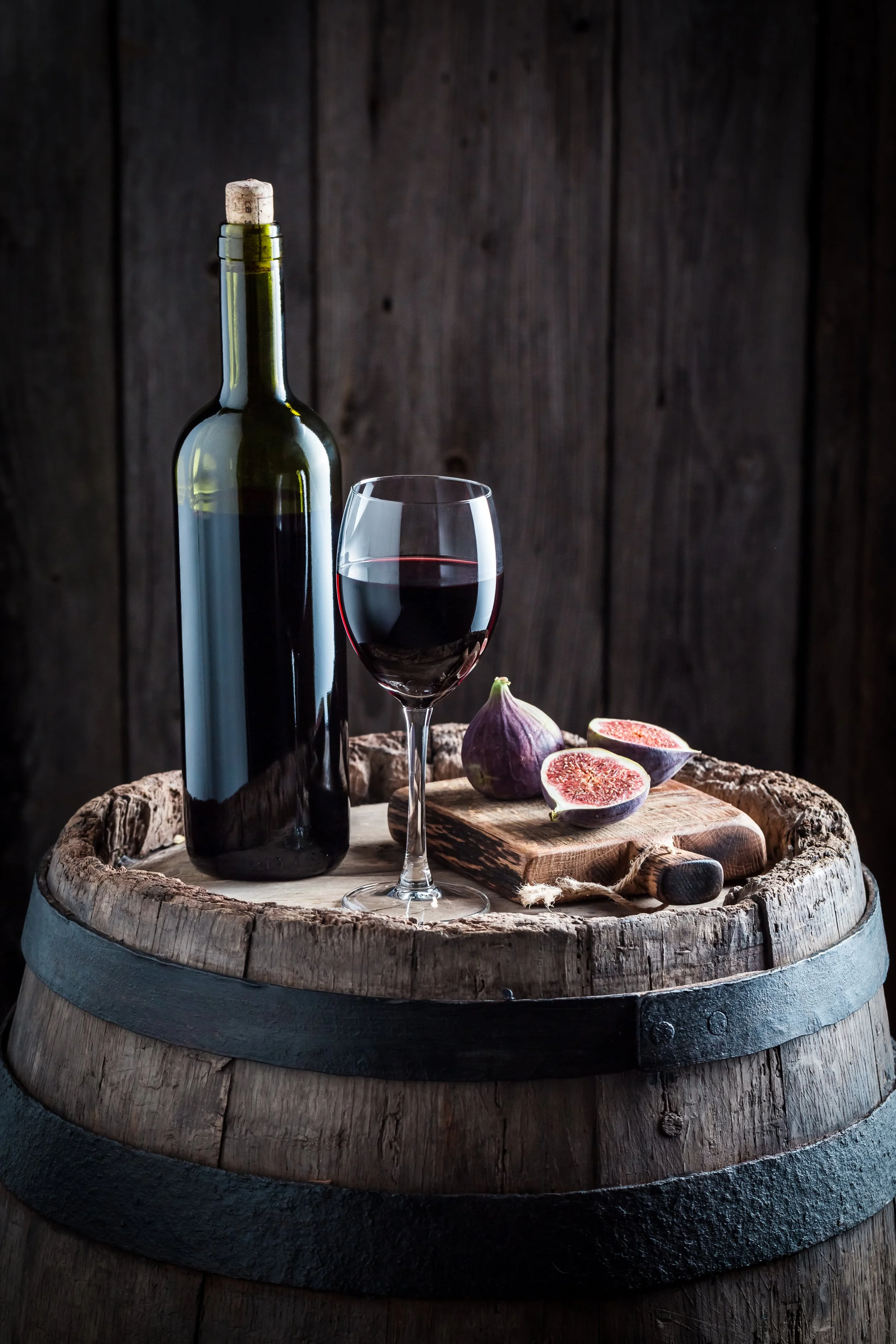 tasty-red-wine-with-fresh-figs-2023-11-27-05-25-36-utc.jpg
