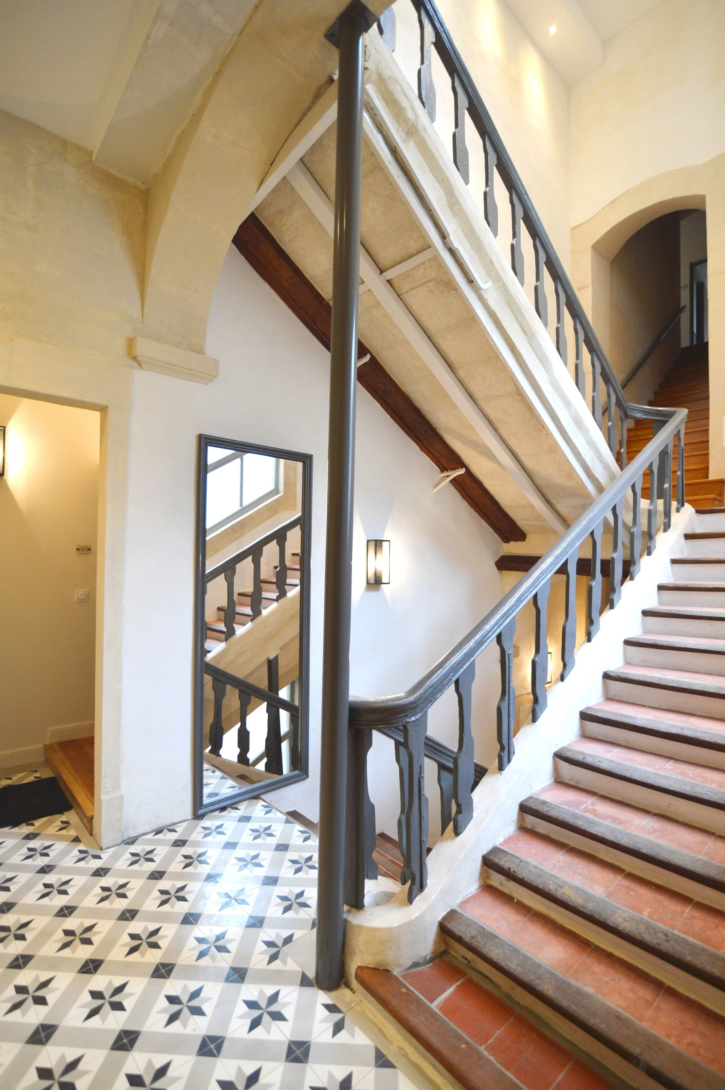 03_ARLES_10 rue du Seminaire_ESCALIER_DSC_2520.JPG