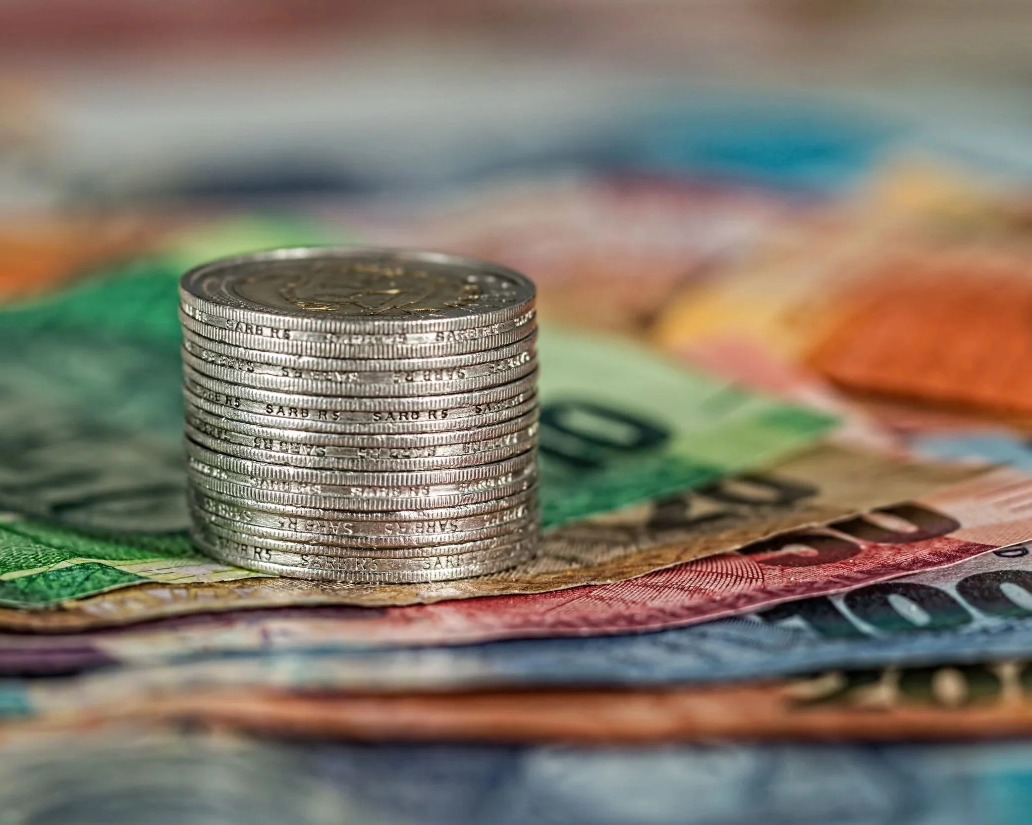 Verschiebung des Umsetzungsgesetzes zur EU-Entgelttransparenzrichtlinie: Warum Abwarten für Arbeitgeber gefährlich ist