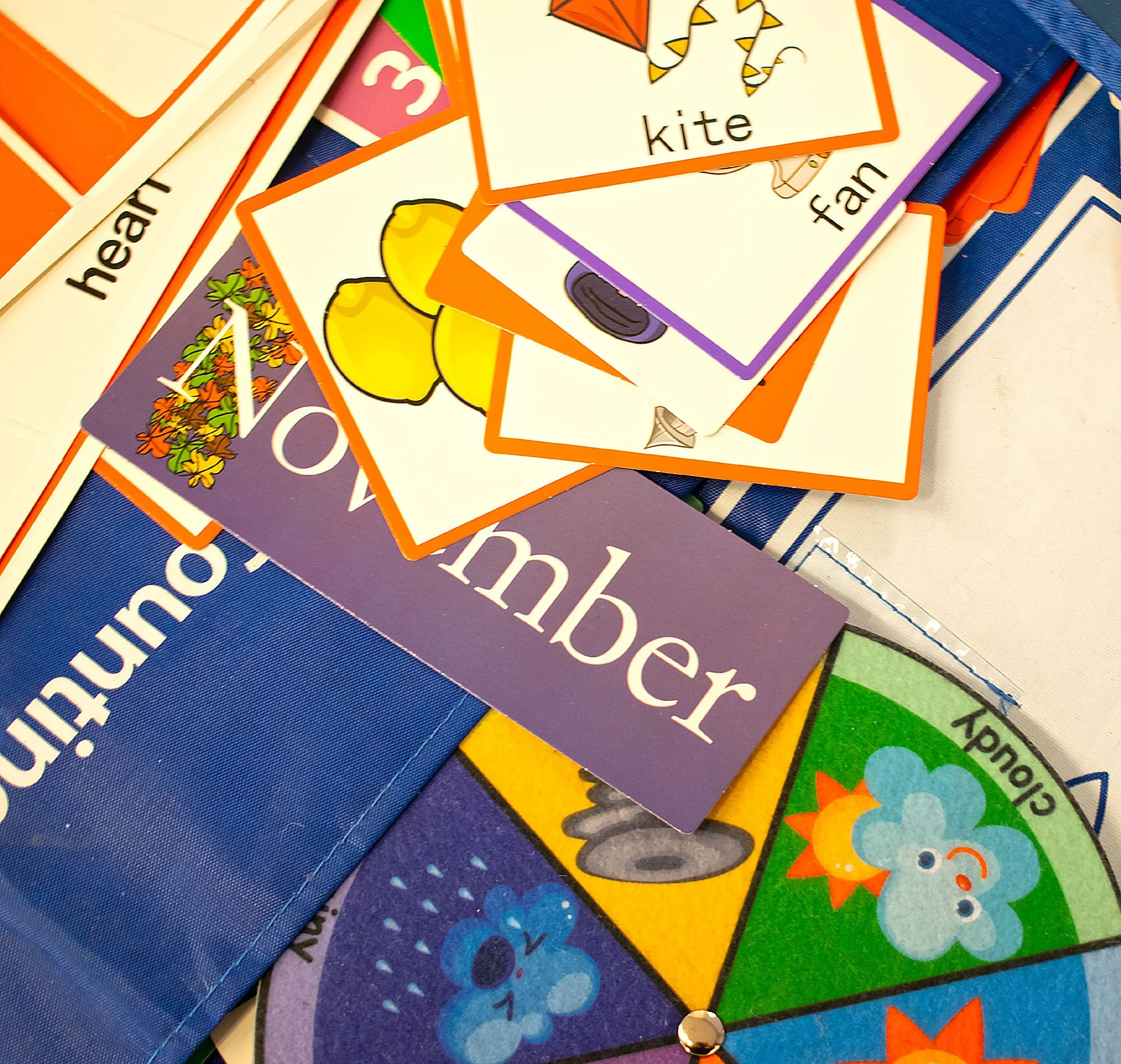 English vocabulary cards and educational materials used for playful language learning at Hello Bridge Academy.