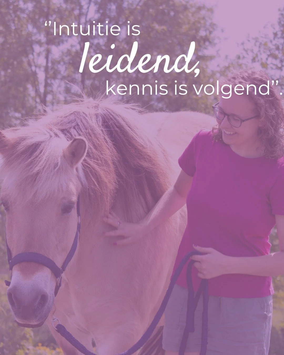 Een paard vertelde: 

''Mijn mens is dol op kennis. Ze verdiept zich in alles wat met mijn soort te maken heeft. Dat is fijn, want daardoor kan ze goed voor mij zorgen. 

Maar soms laat ze zich teveel afleiden door de kennis. Het gaat soms in tegen h