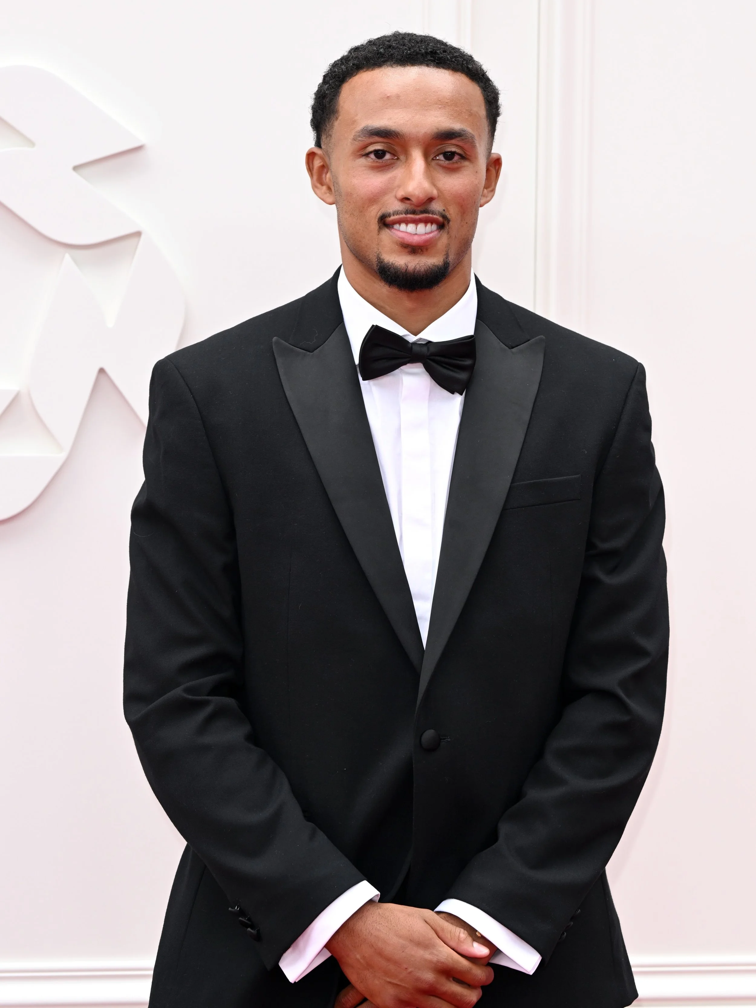 Femi on the red carpet at the PFA Awards🤵💫

Great to see @femiazeez_ named in @the_pfa Championship Team of the Year and collecting his award at the annual ceremony during the week! ⭐️