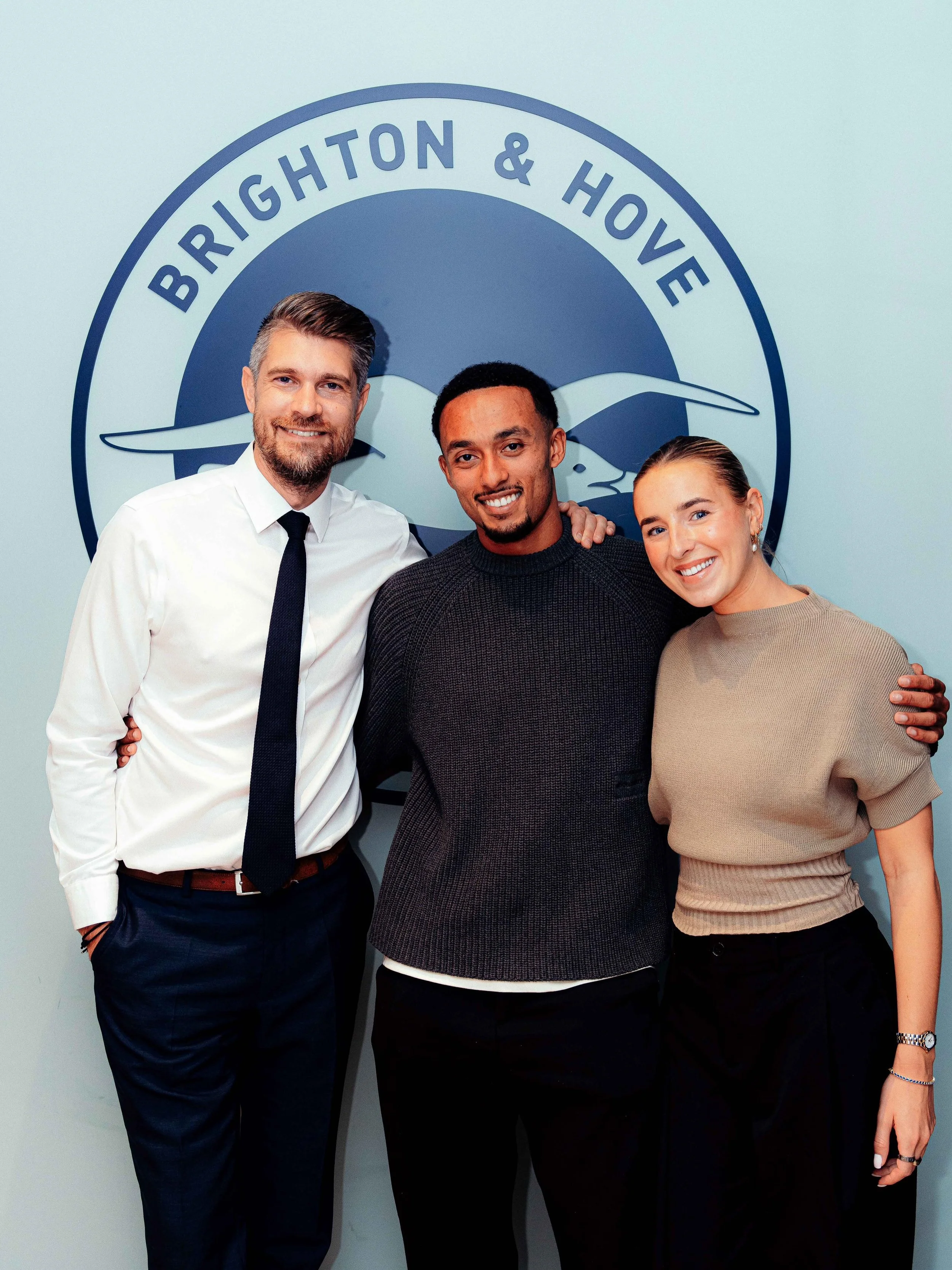 Team ARET&Eacute; x @femiazeez_ 🤝 @officialbhafc 

Proud to support Femi Azeez in his @premierleague transfer on Deadline Day 🩵