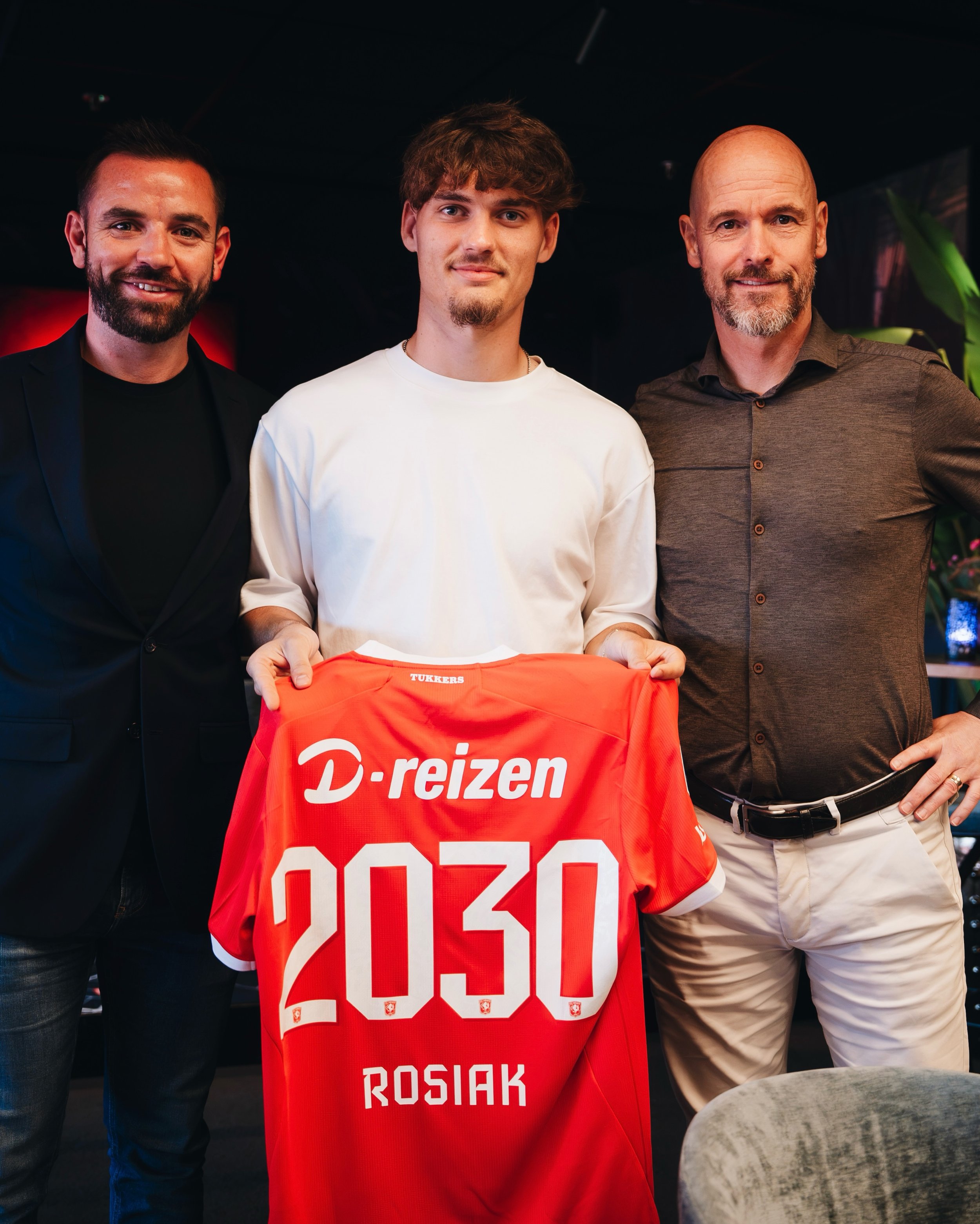 @joe_musker x @just_michal05 x Erik ten Hag 

🇵🇱➡️🇳🇱 Deadline Day deal done with @fctwente! ✅