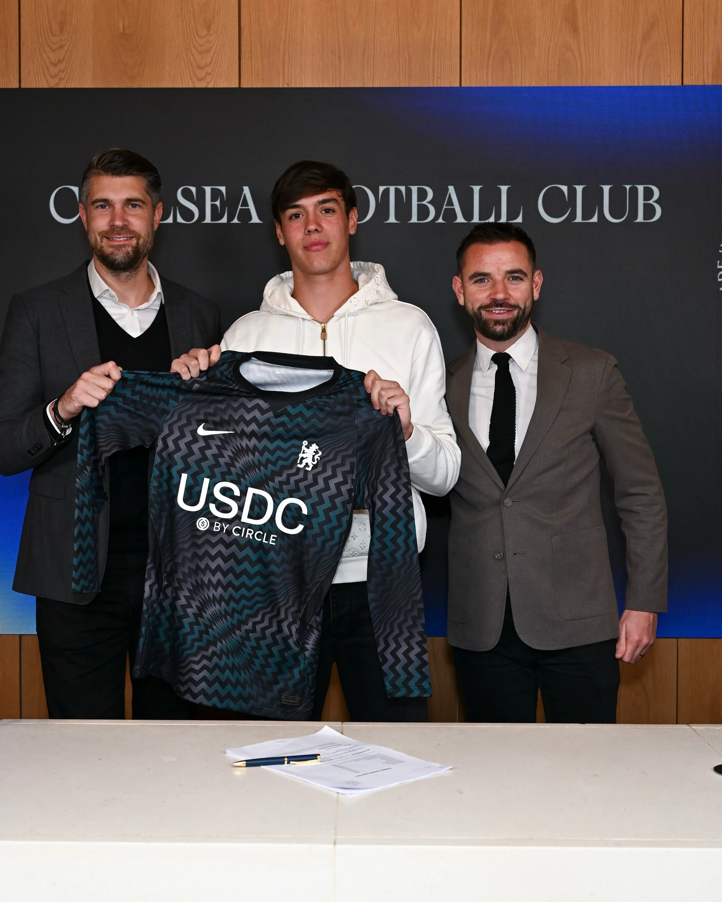 Team ARET&Eacute; 🤝 @freddy__bernal 

New contract at @chelseafc ✅

💼 @joe_musker | @jb_arete