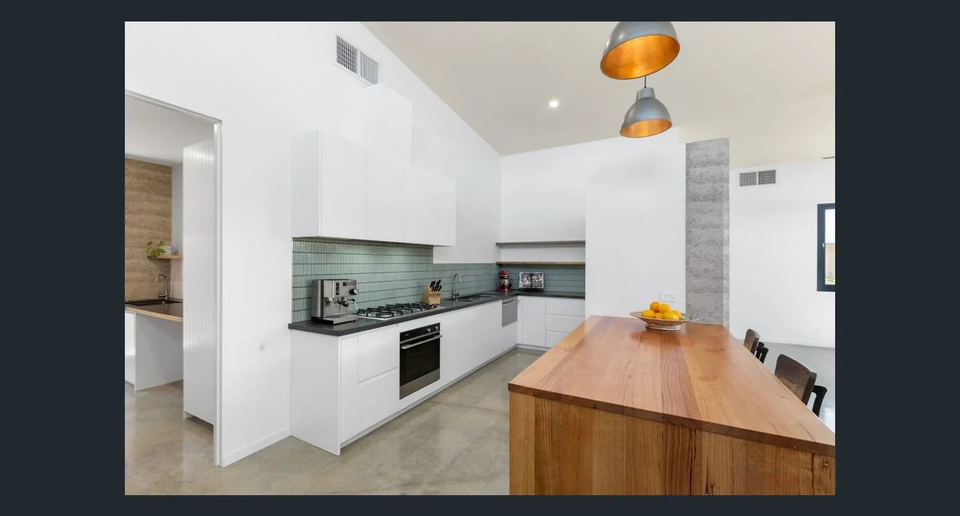 04 KITCHEN.jpg