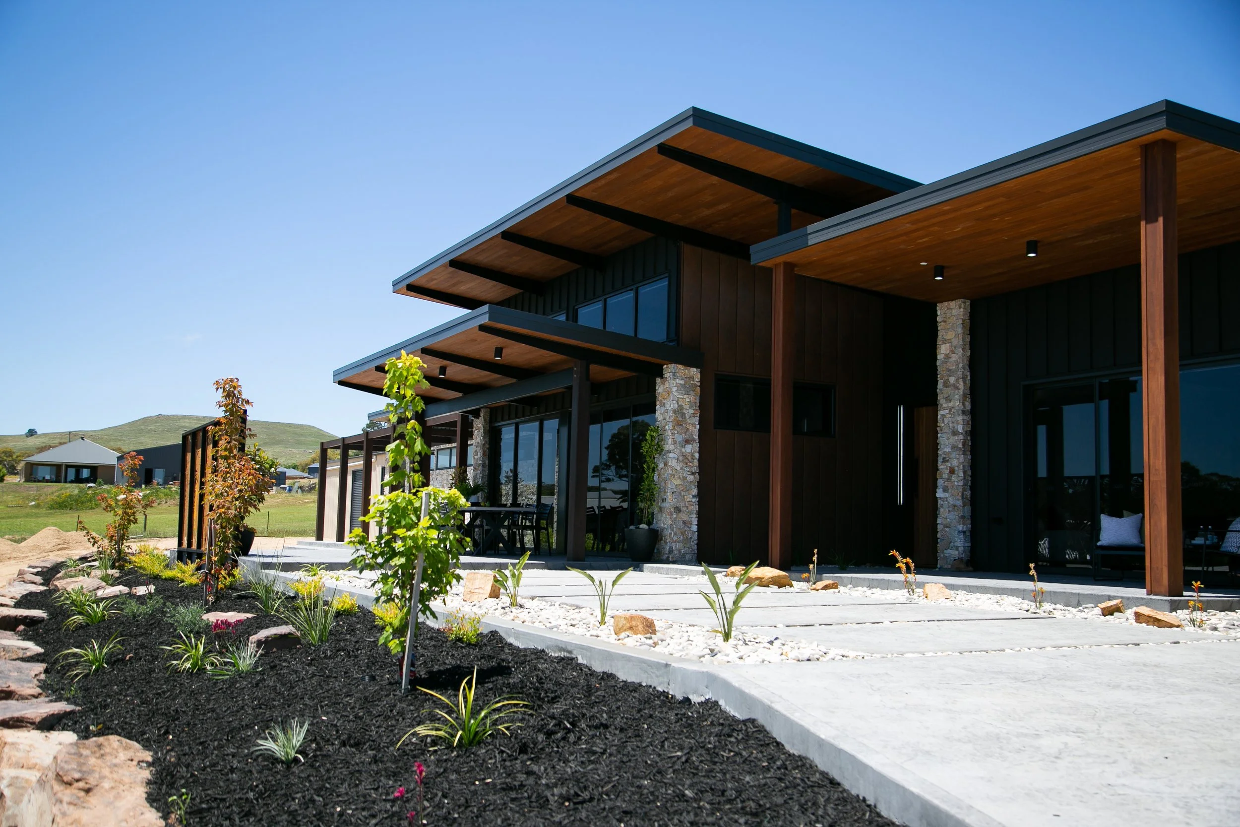 02 DRIVEWAY ASPECT.jpg