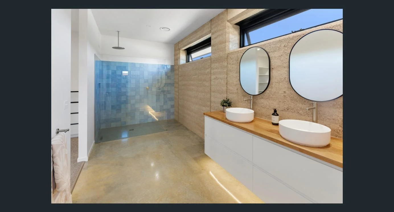 10 ENSUITE.jpg