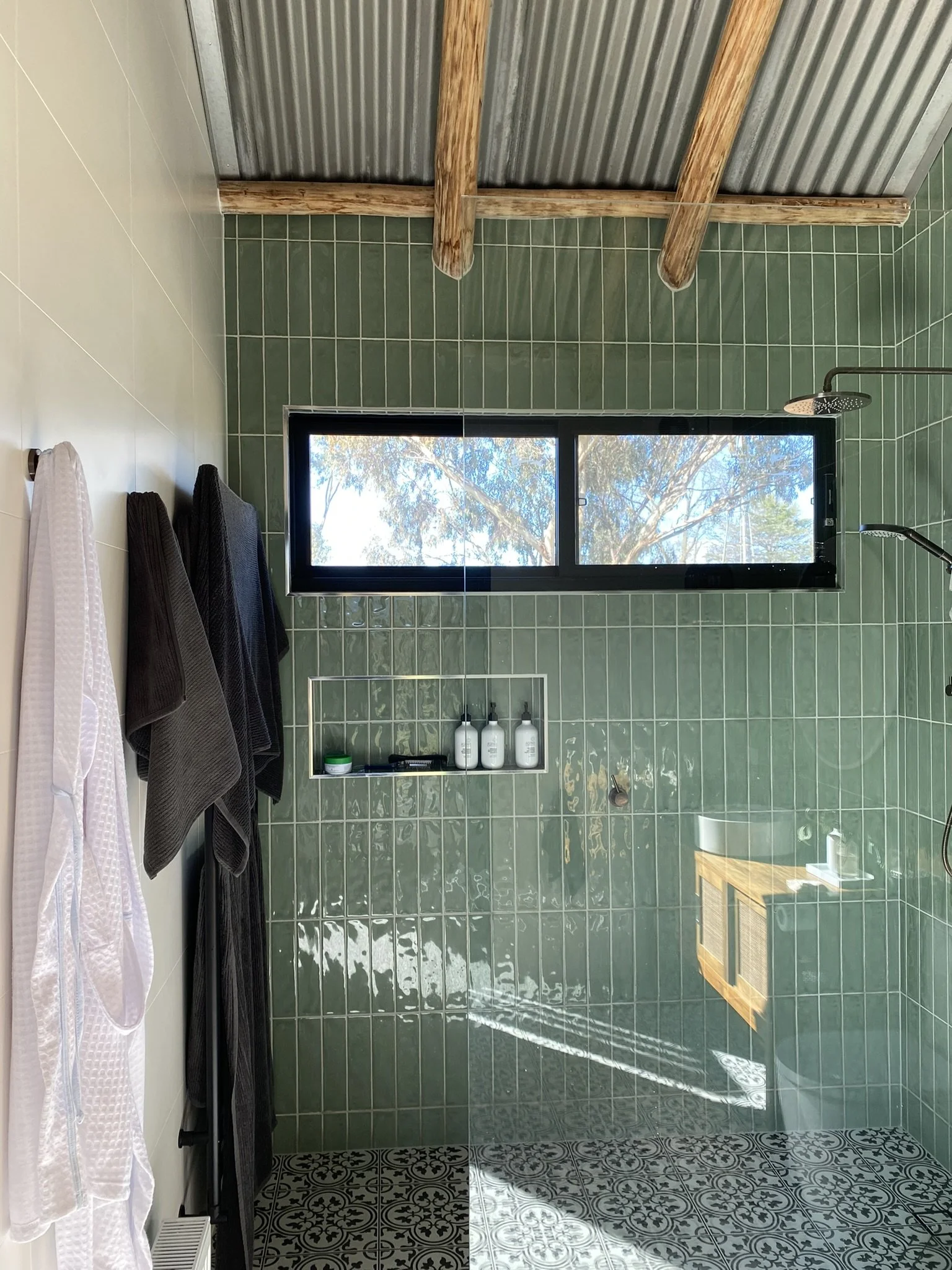 21 ENSUITE.JPEG