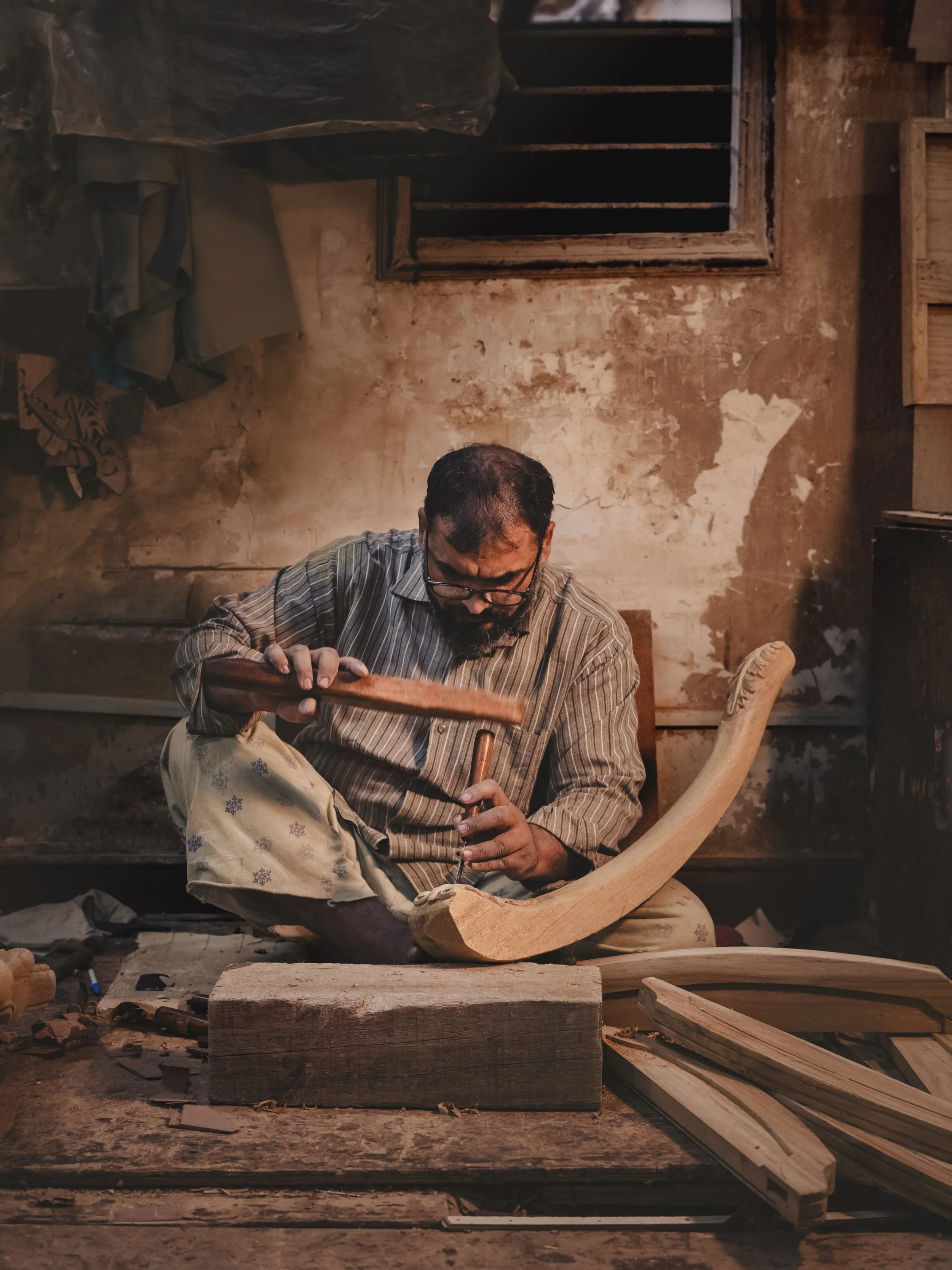 Karigar 

Shot for @livingspaces.in 

#karigar #livingspaces #handmade #carving
