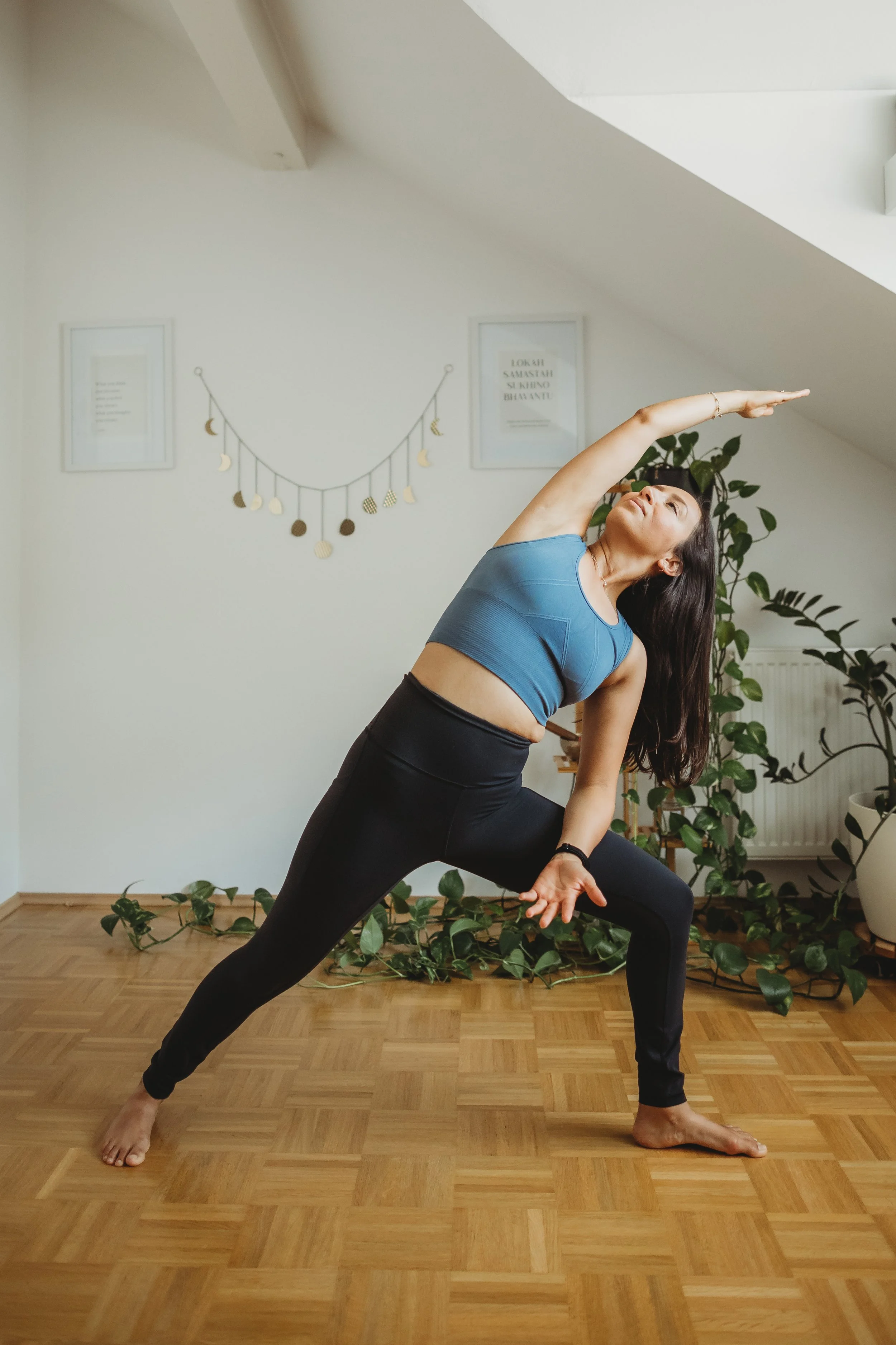 Free yoga flow class for moms